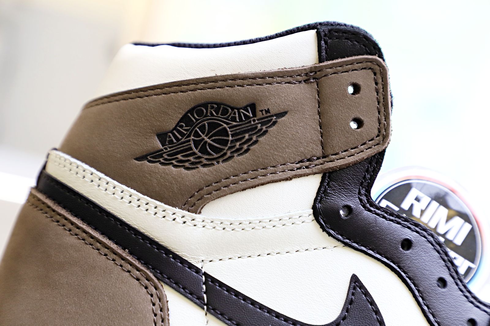 AIR JORDAN 1 RETRO HIGH OG 'DARK MOCHA'