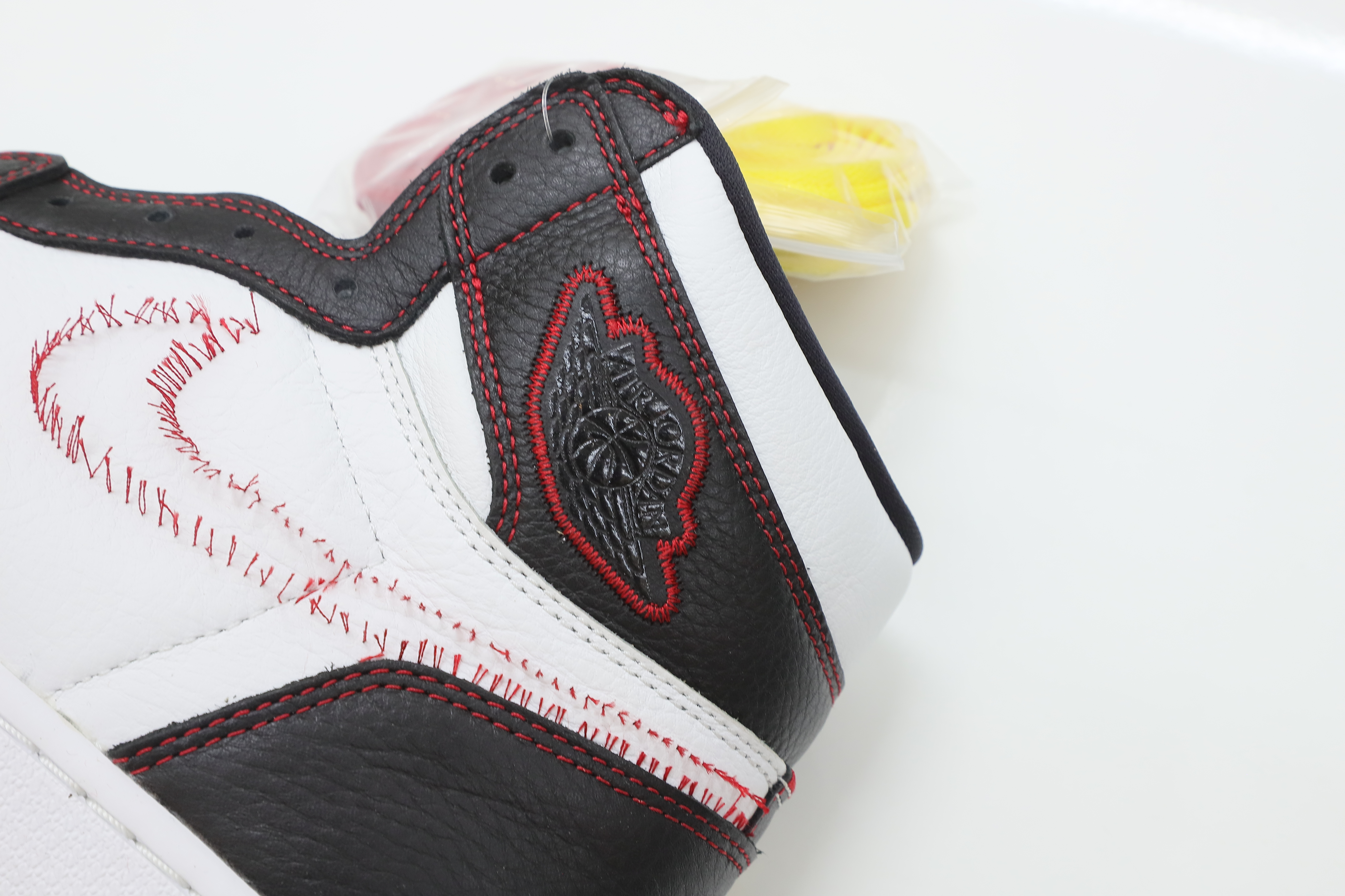 AIR JORDAN 1 RETRO HIGH OG 'DEFIANT'