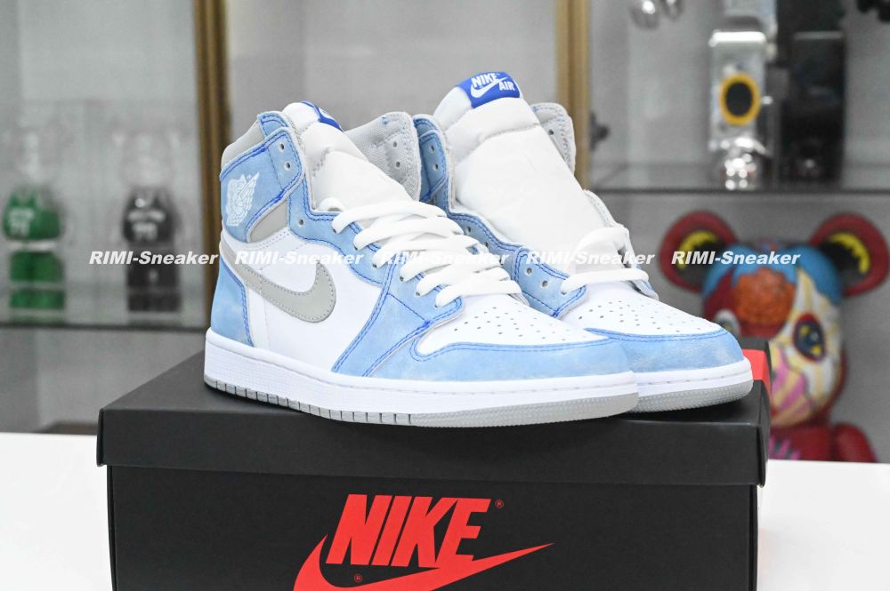 AIR JORDAN 1 RETRO HIGH OG 'HYPER ROYAL'