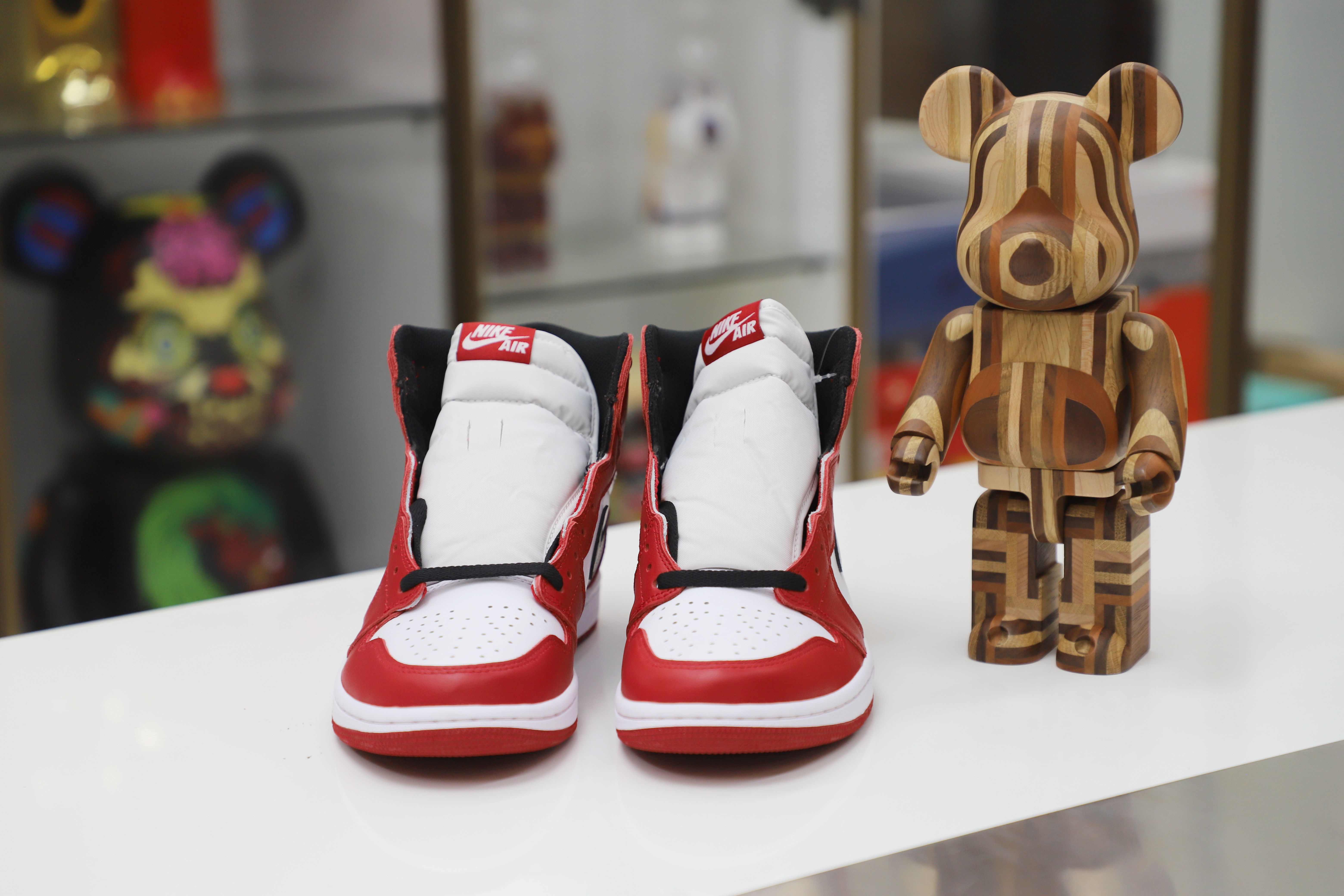 AIR JORDAN 1 RETRO HIGH OG 'CHICAGO' 2015