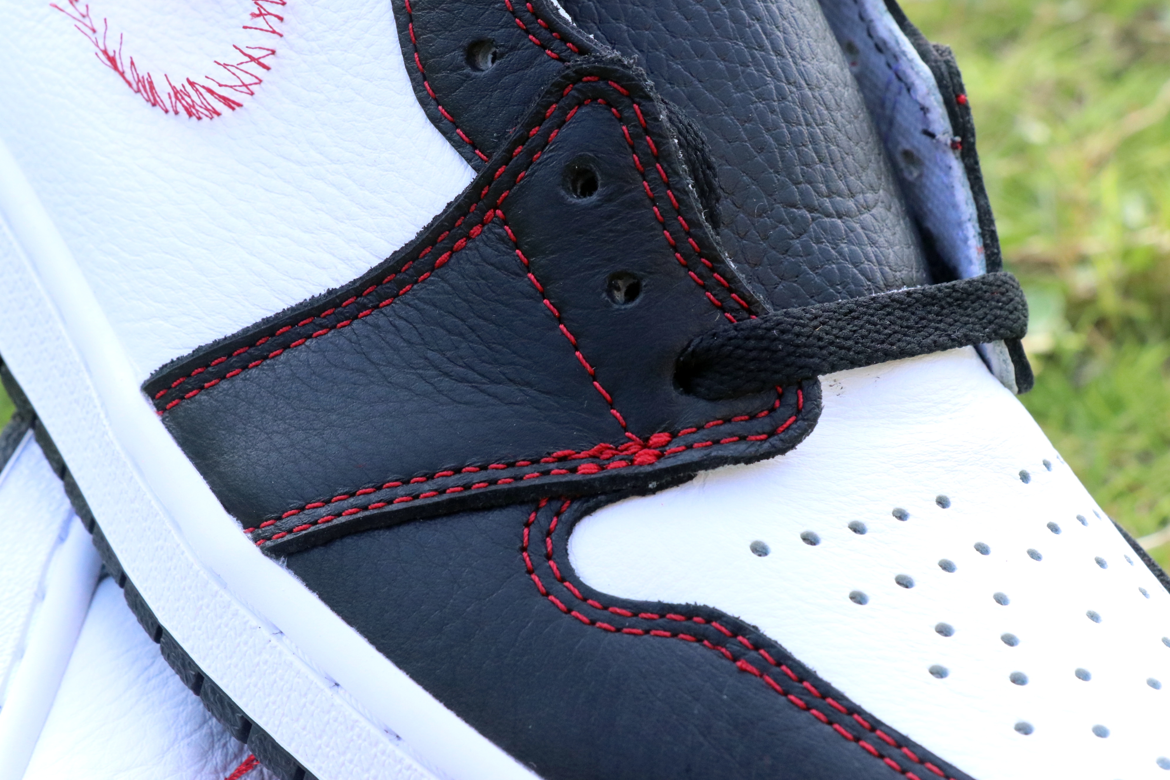 AIR JORDAN 1 RETRO HIGH OG 'DEFIANT'