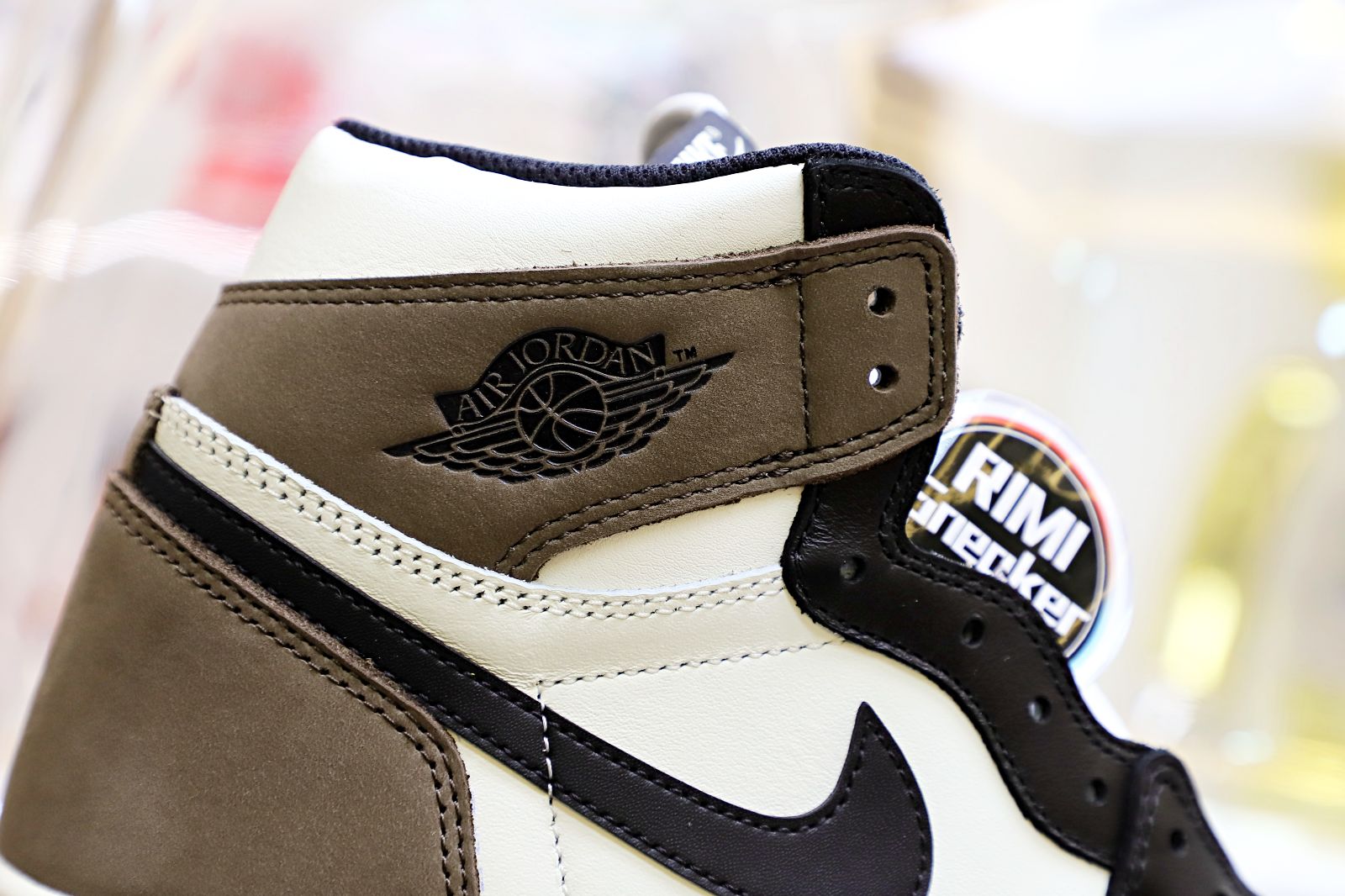AIR JORDAN 1 RETRO HIGH OG 'DARK MOCHA'