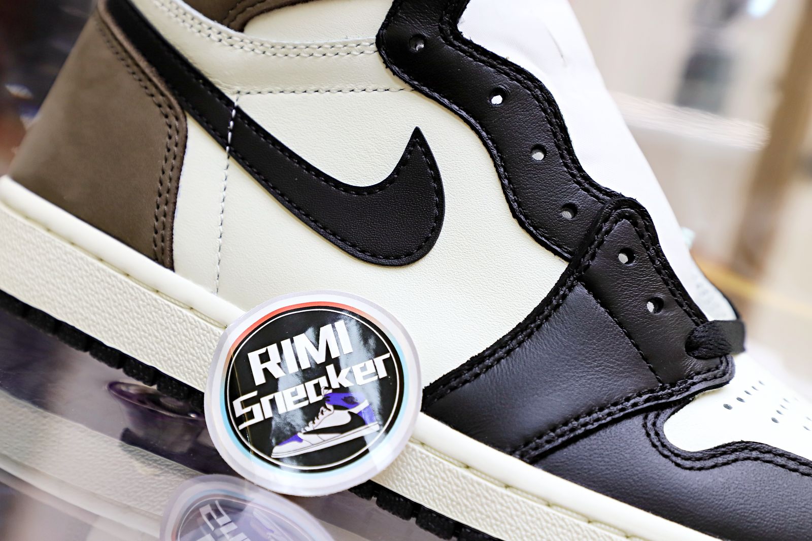 AIR JORDAN 1 RETRO HIGH OG 'DARK MOCHA'