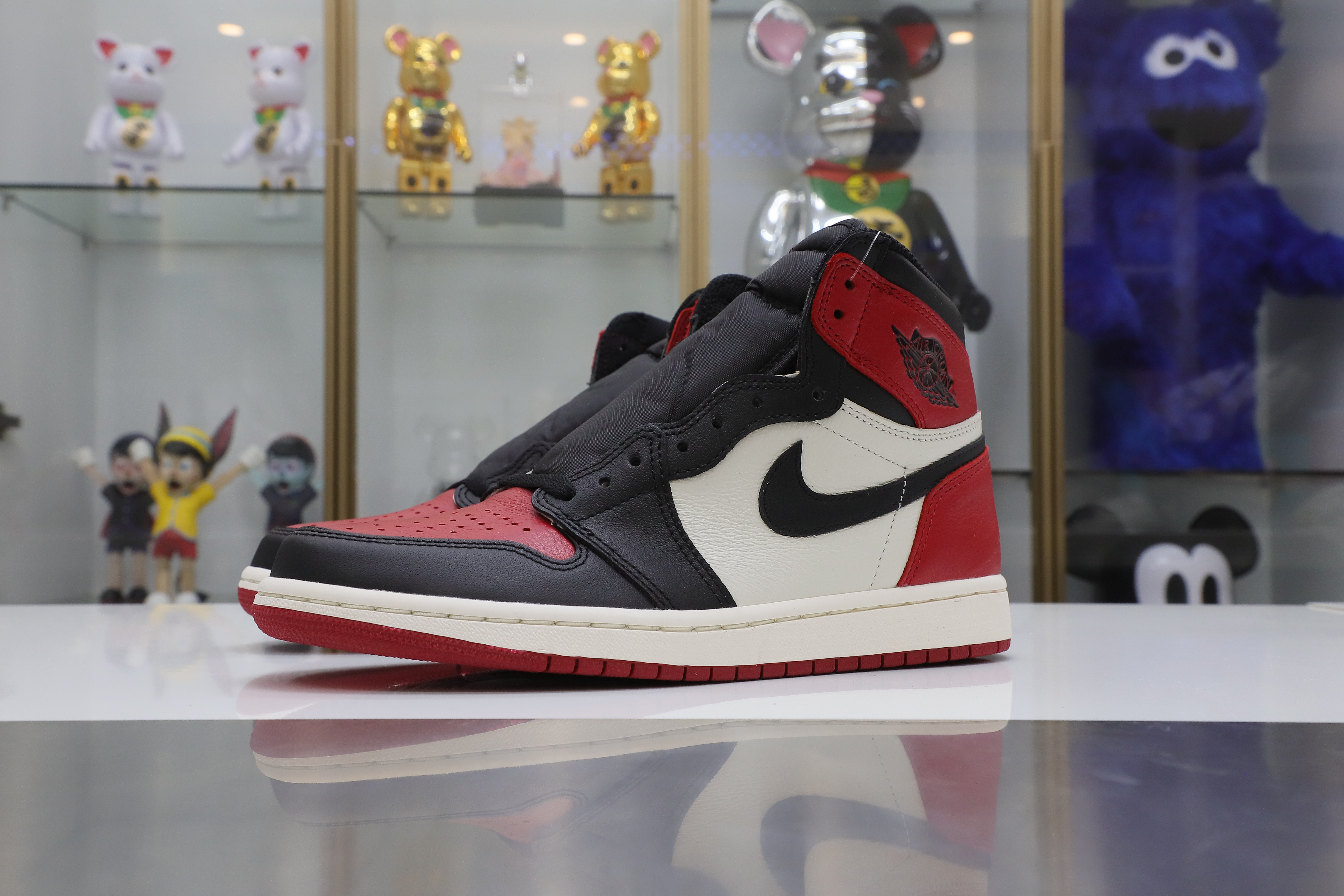 AIR JORDAN 1 RETRO HIGH OG 'BRED TOE'