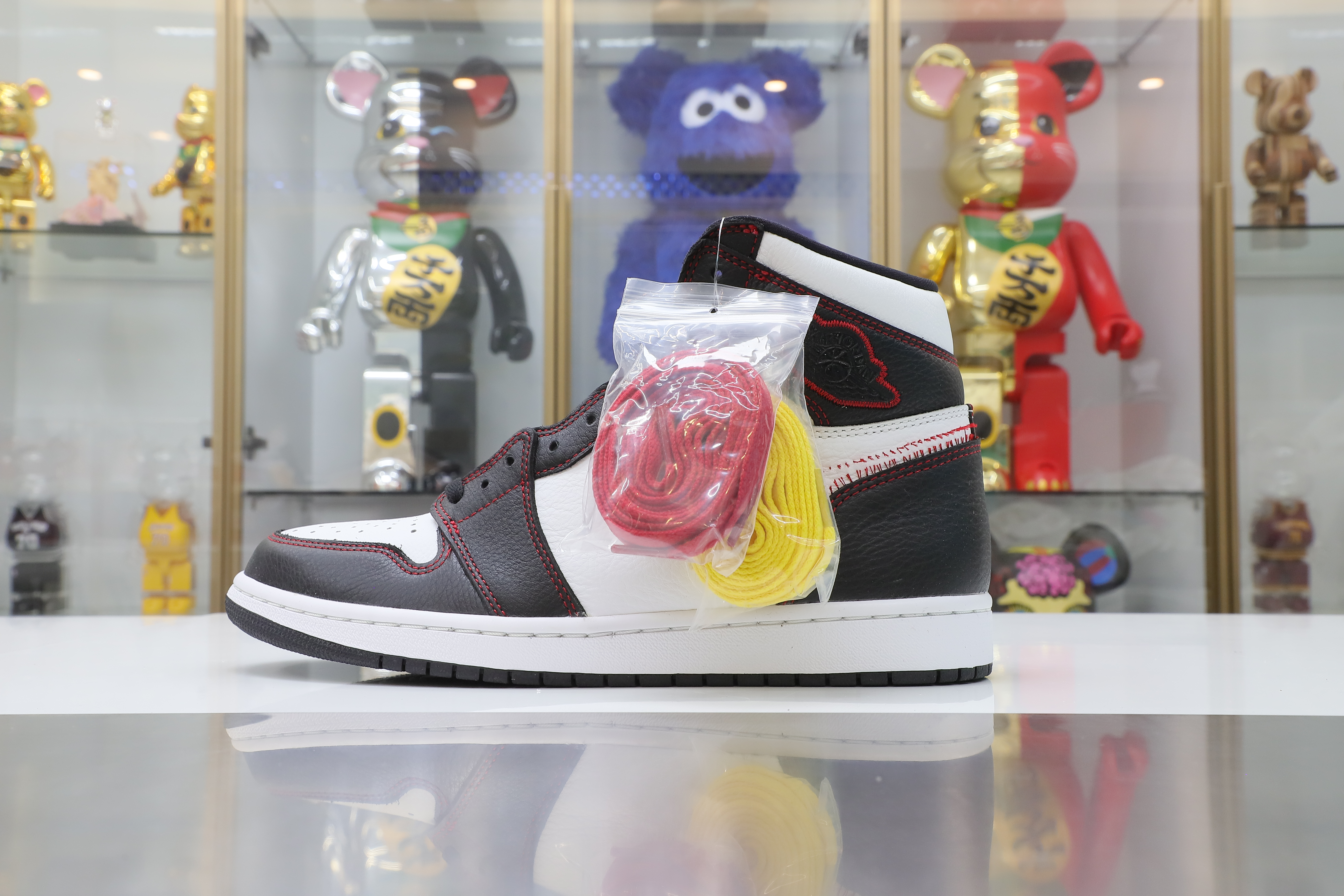 AIR JORDAN 1 RETRO HIGH OG 'DEFIANT'