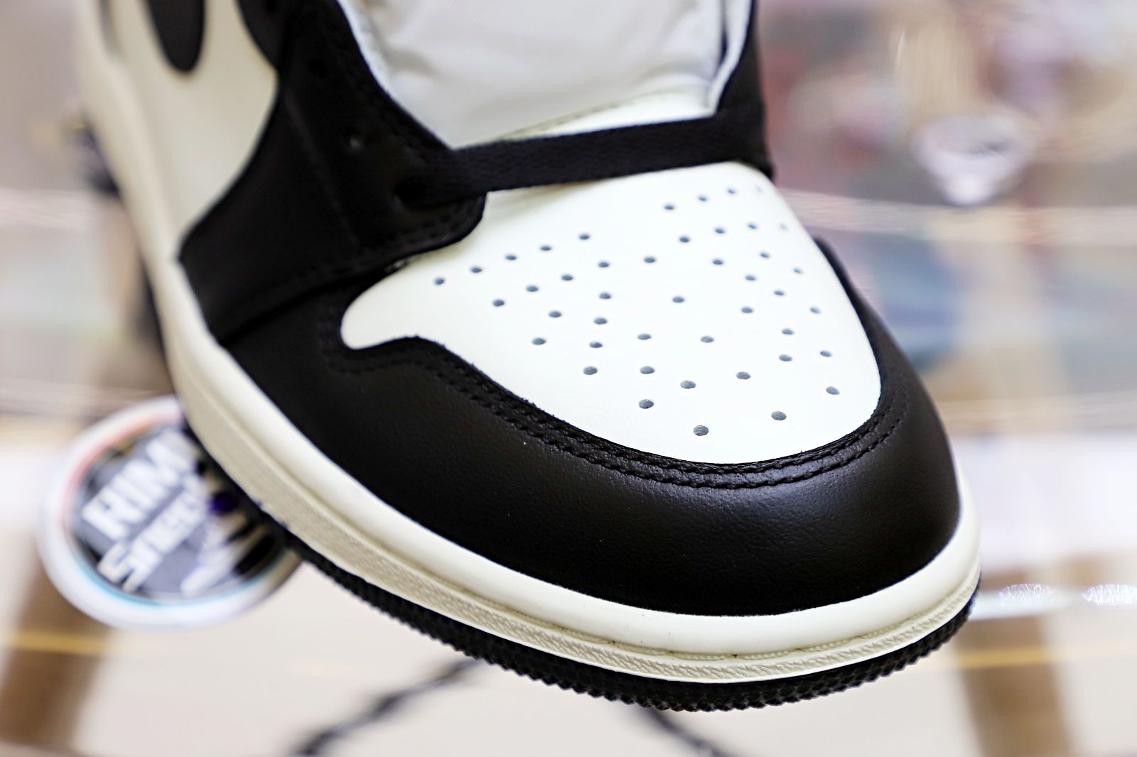 AIR JORDAN 1 RETRO HIGH OG 'DARK MOCHA'