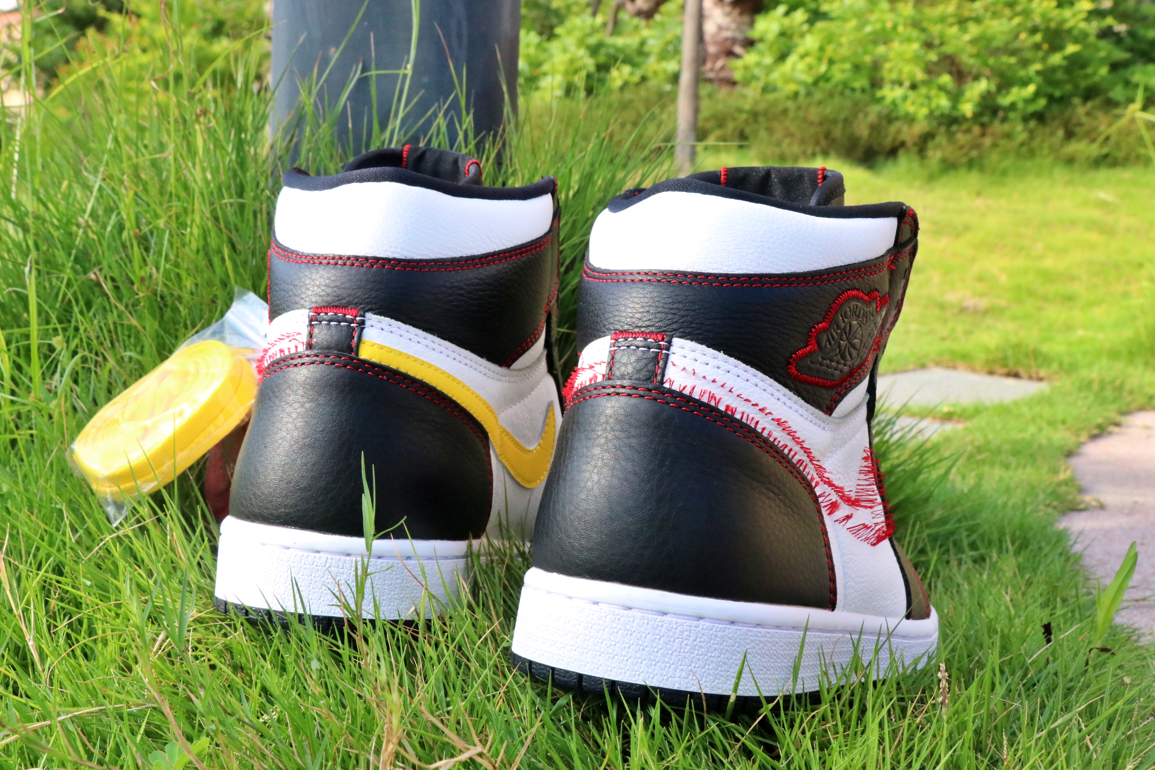 AIR JORDAN 1 RETRO HIGH OG 'DEFIANT'