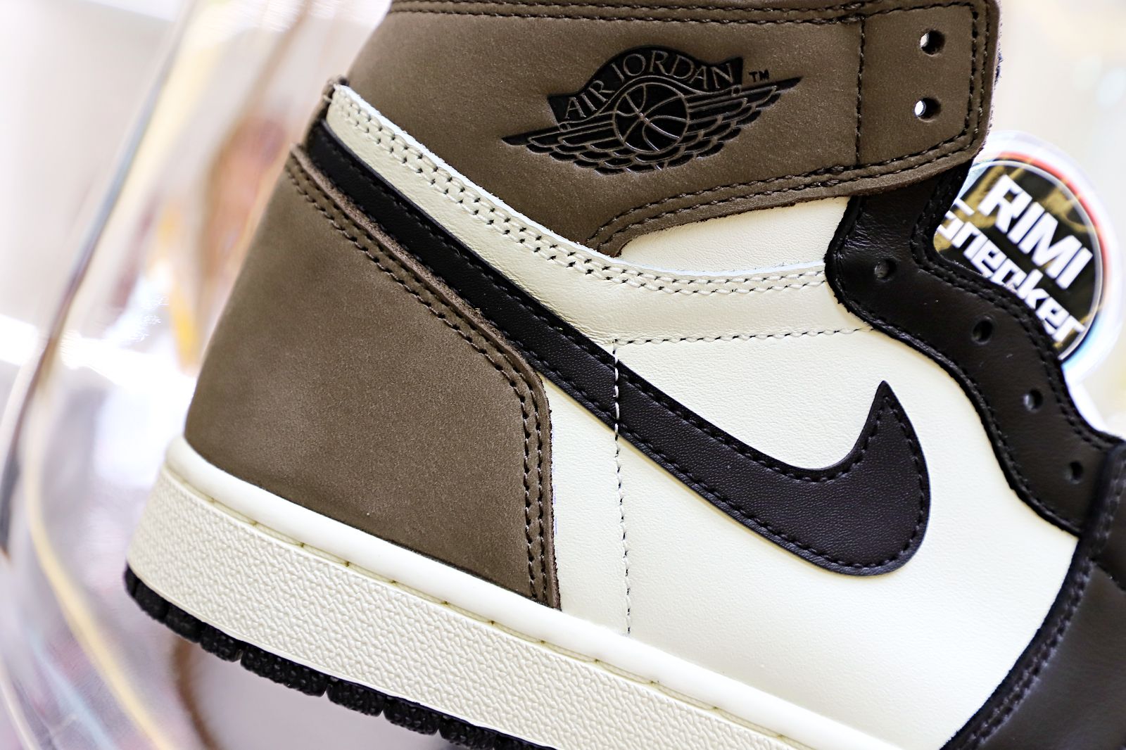 AIR JORDAN 1 RETRO HIGH OG 'DARK MOCHA'