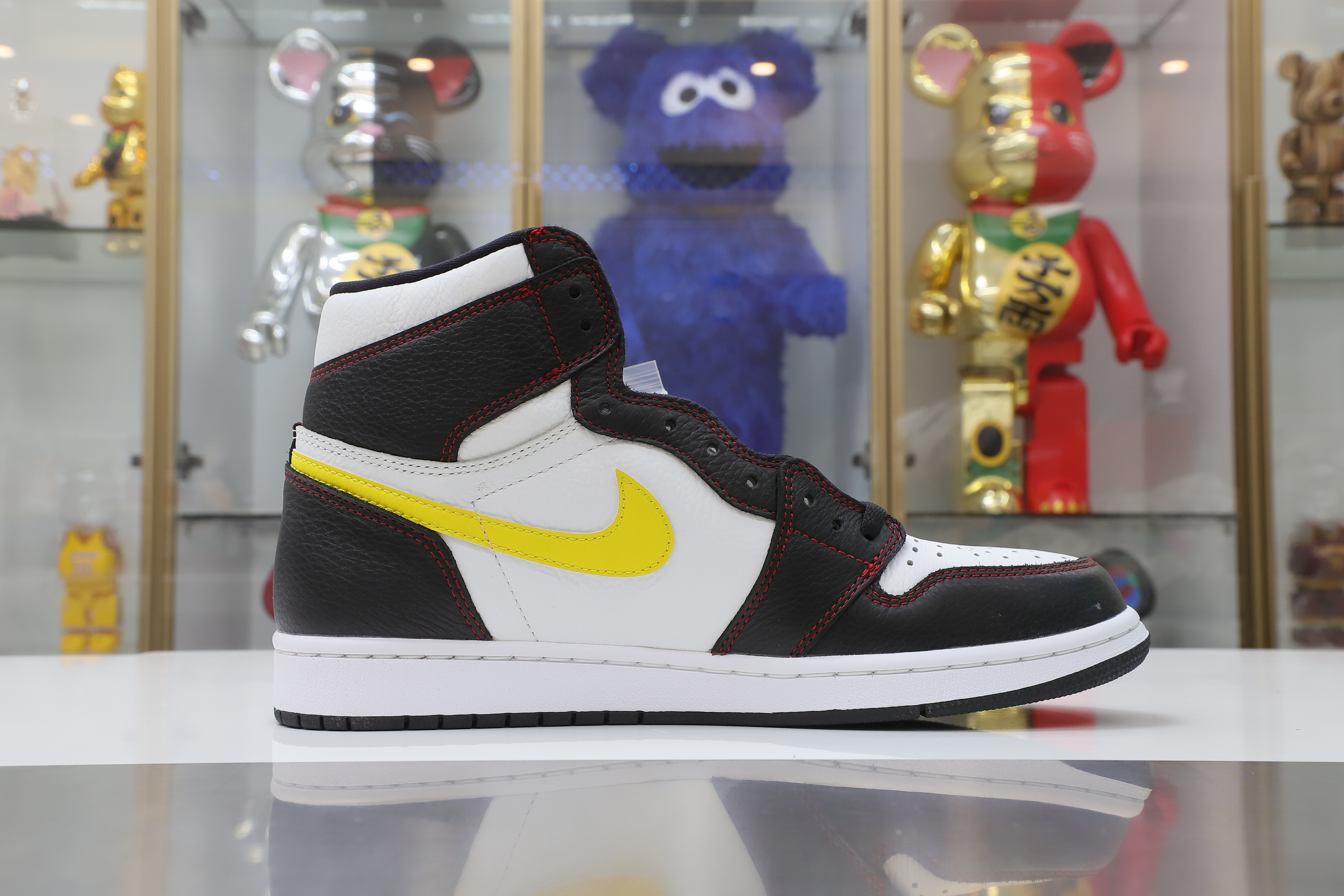 AIR JORDAN 1 RETRO HIGH OG 'DEFIANT'