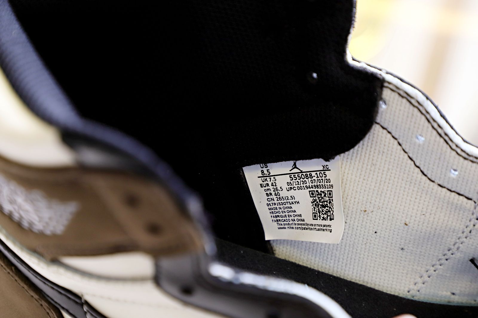 AIR JORDAN 1 RETRO HIGH OG 'DARK MOCHA'