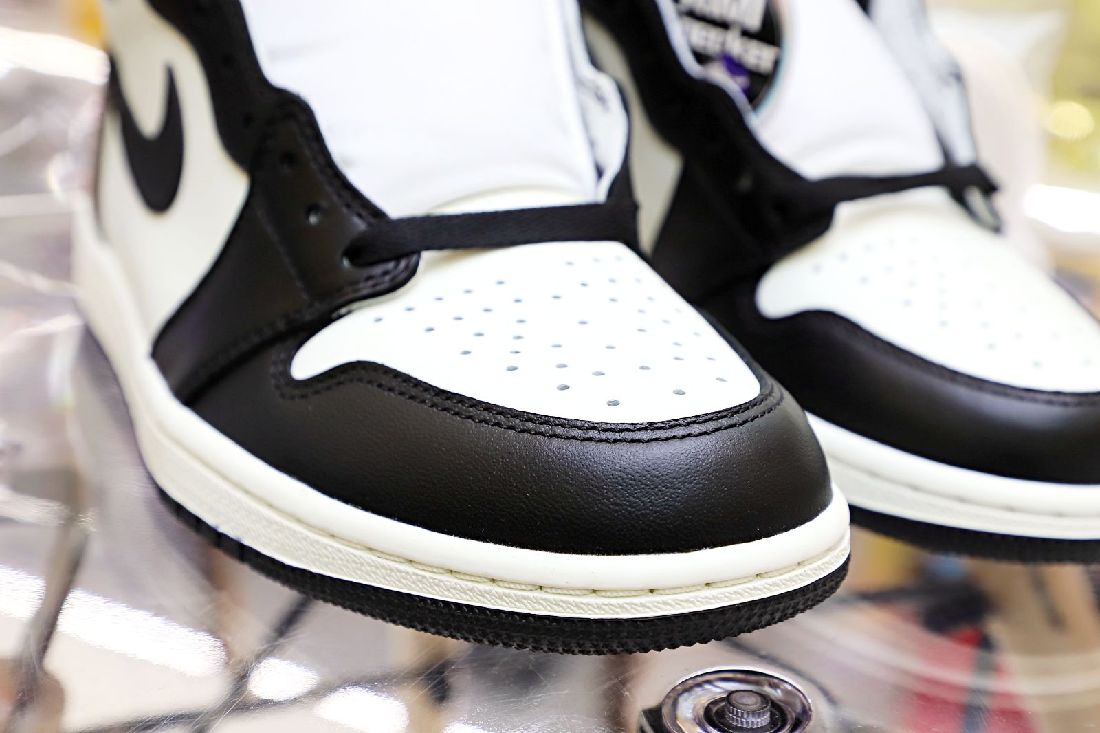 AIR JORDAN 1 RETRO HIGH OG 'DARK MOCHA'