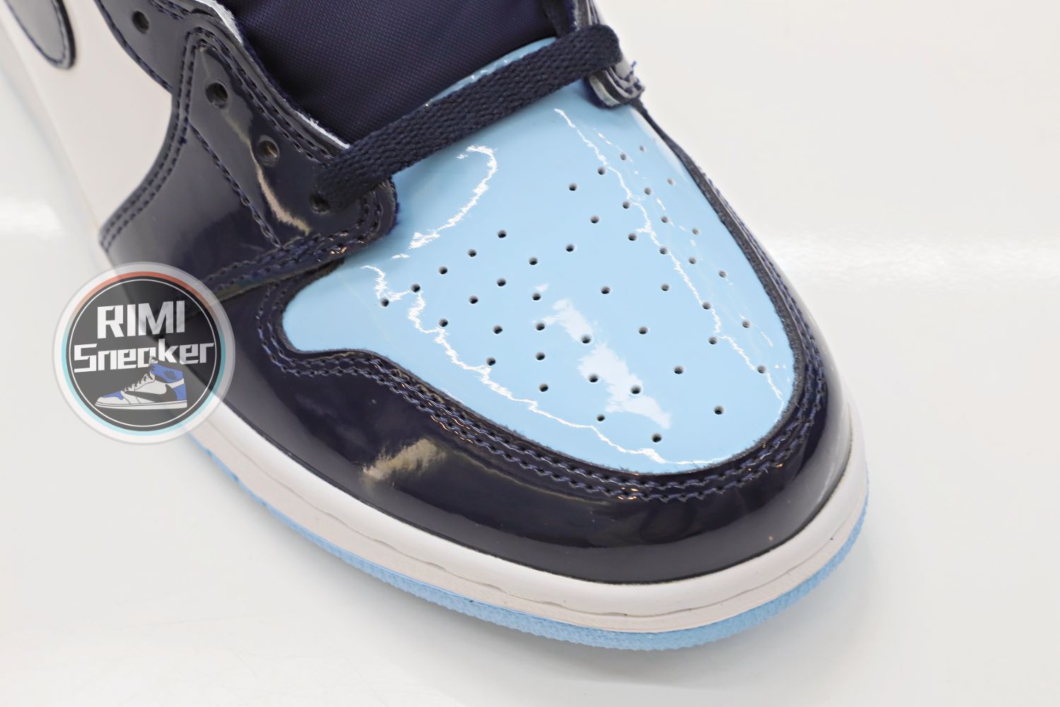 WMNS AIR JORDAN 1 RETRO HIGH OG 'BLUE CHILL'