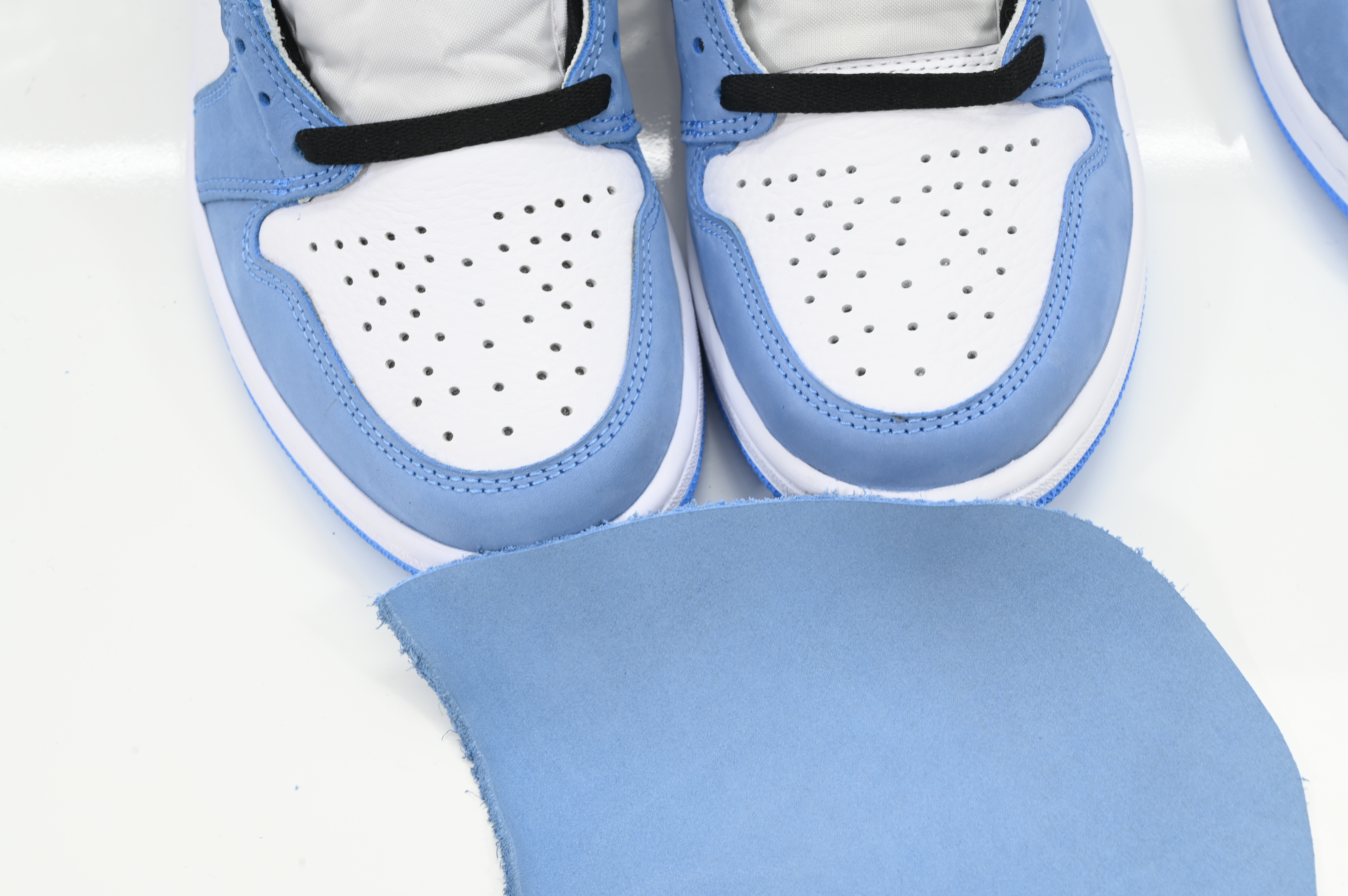 AIR JORDAN 1 RETRO HIGH OG 'UNIVERSITY