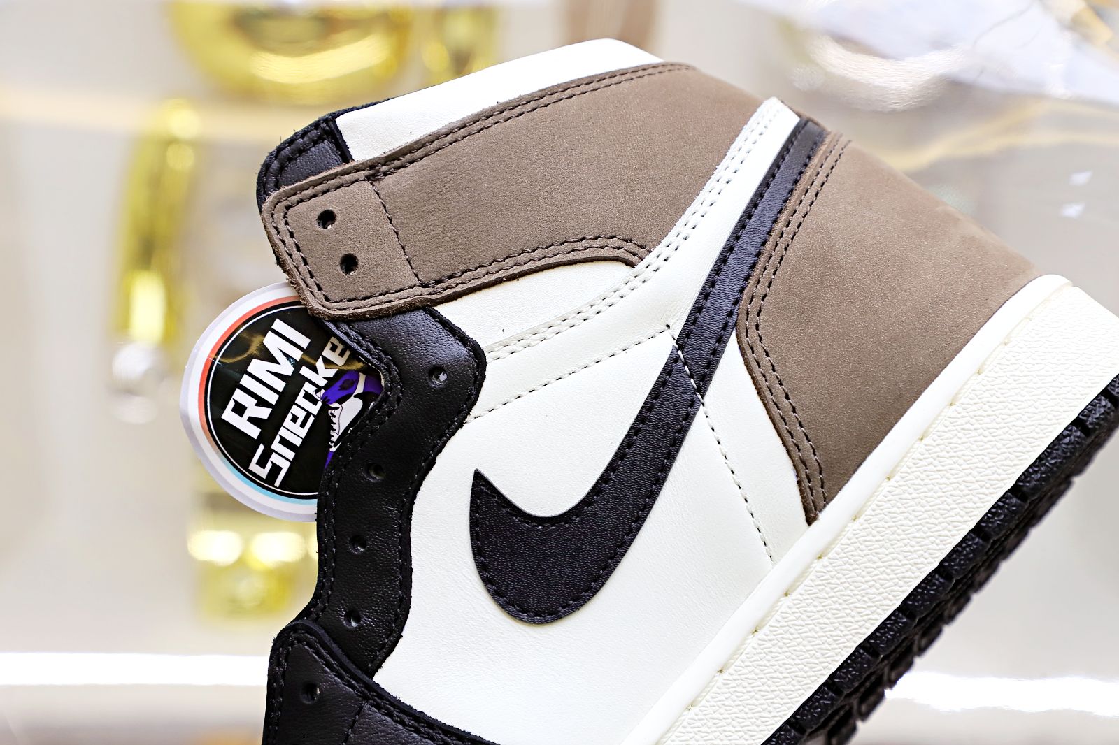 AIR JORDAN 1 RETRO HIGH OG 'DARK MOCHA'