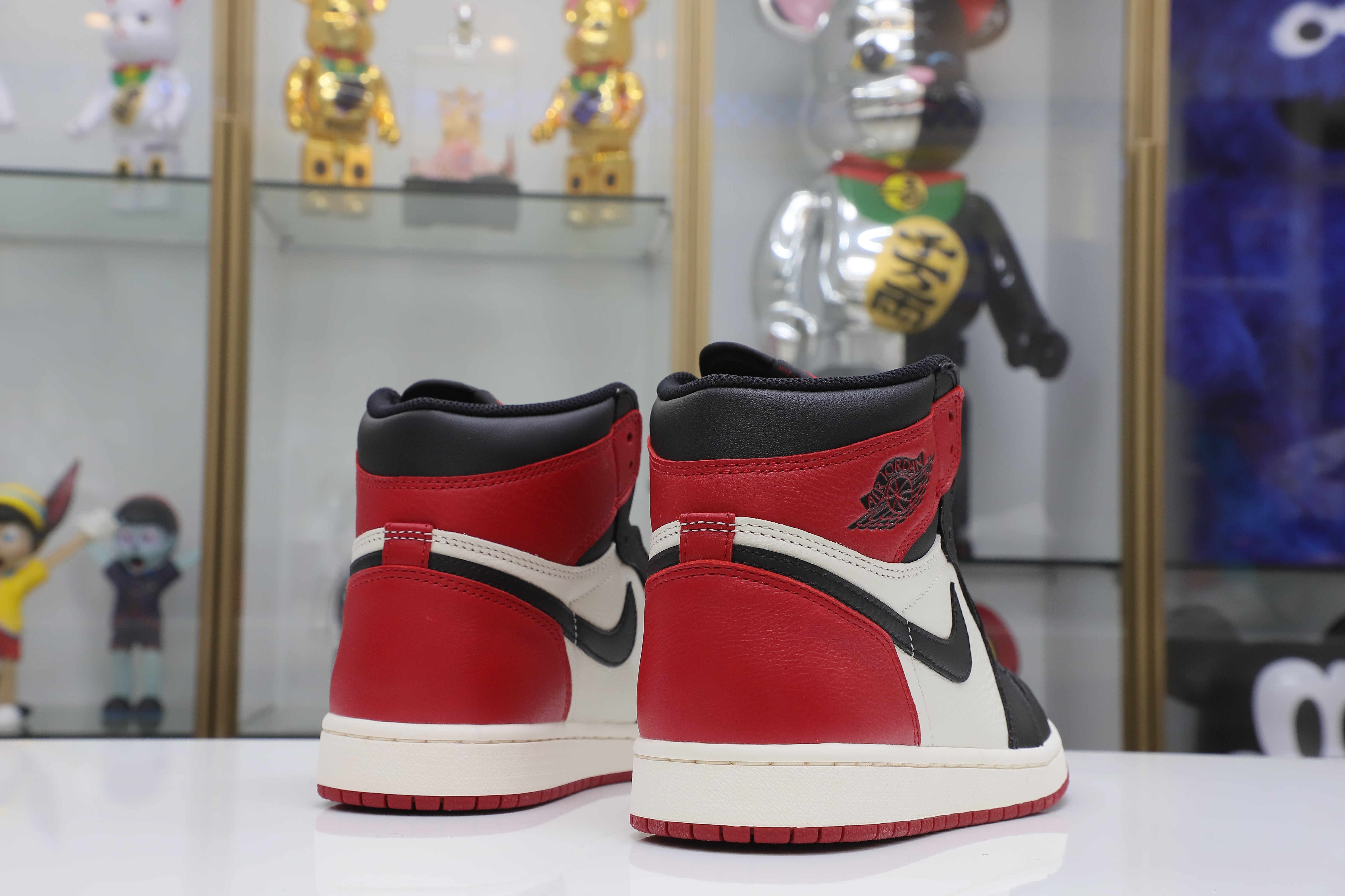 AIR JORDAN 1 RETRO HIGH OG 'BRED TOE'