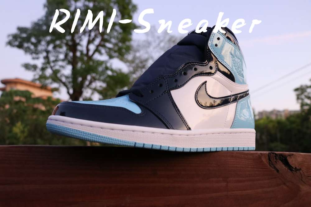 WMNS AIR JORDAN 1 RETRO HIGH OG 'BLUE CHILL'