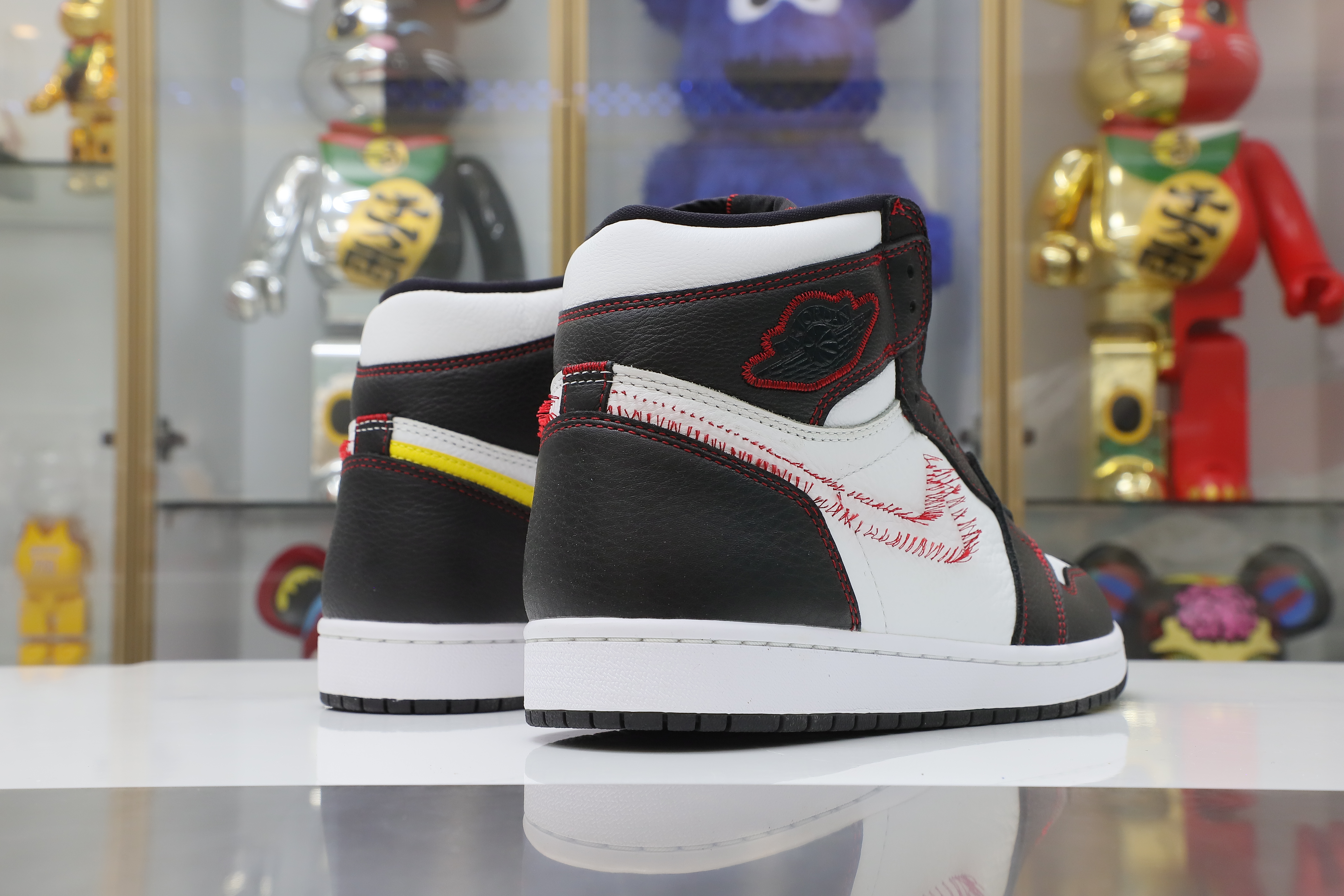 AIR JORDAN 1 RETRO HIGH OG 'DEFIANT'