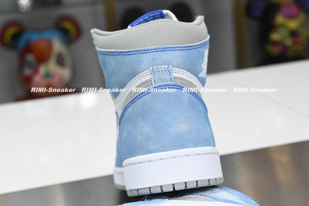 AIR JORDAN 1 RETRO HIGH OG 'HYPER ROYAL'