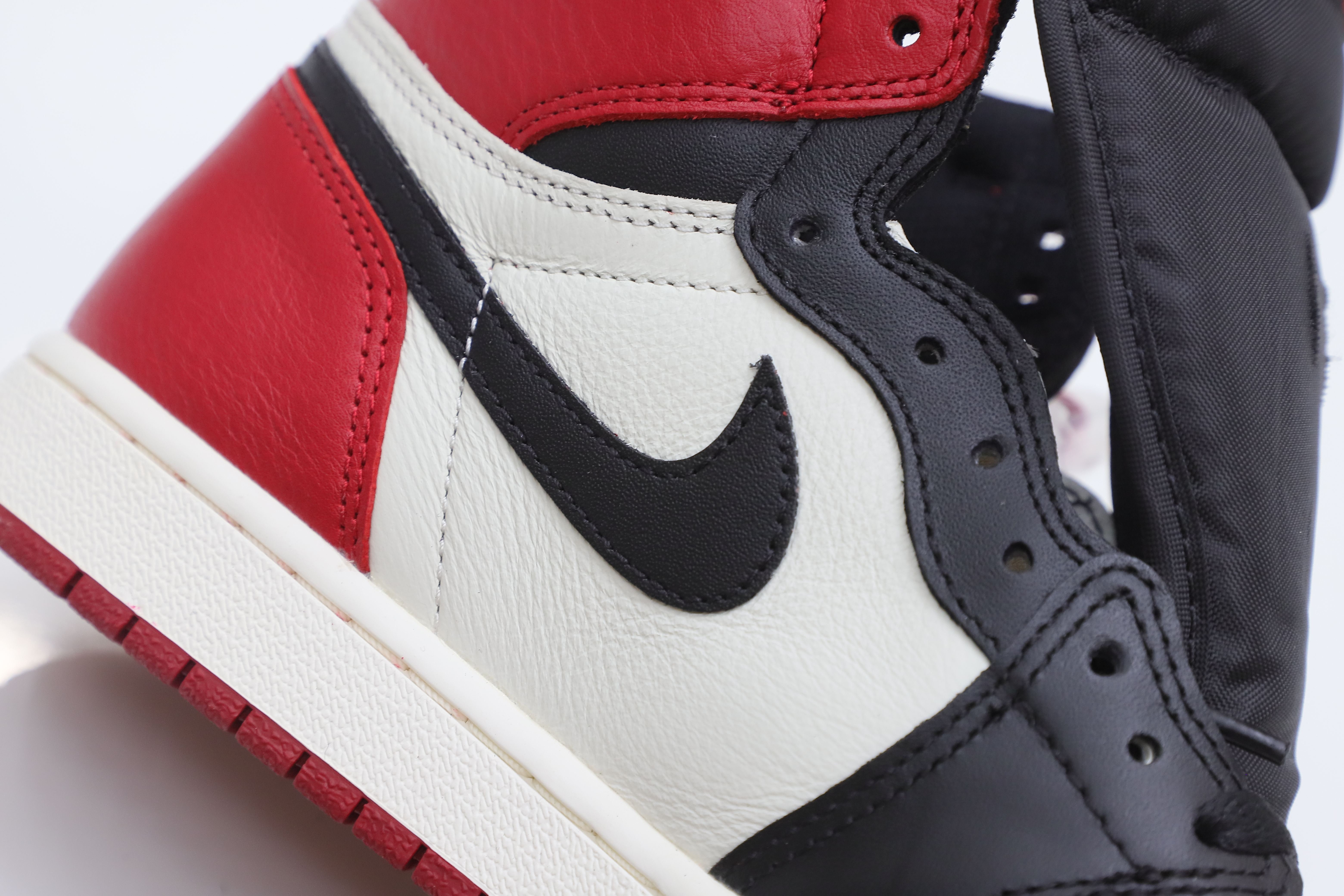 AIR JORDAN 1 RETRO HIGH OG 'BRED TOE'