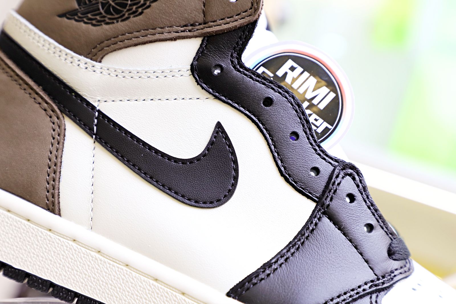 AIR JORDAN 1 RETRO HIGH OG 'DARK MOCHA'