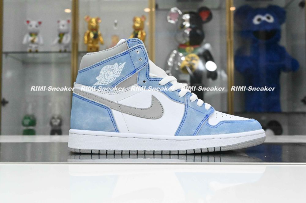 AIR JORDAN 1 RETRO HIGH OG 'HYPER ROYAL'