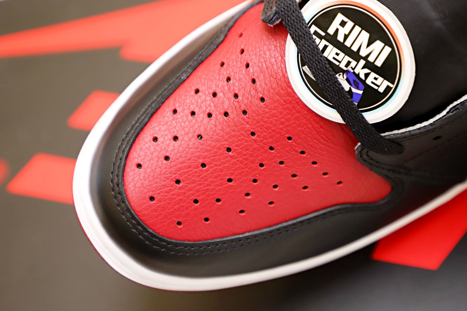 AIR JORDAN 1 RETRO HIGH OG 'BRED'