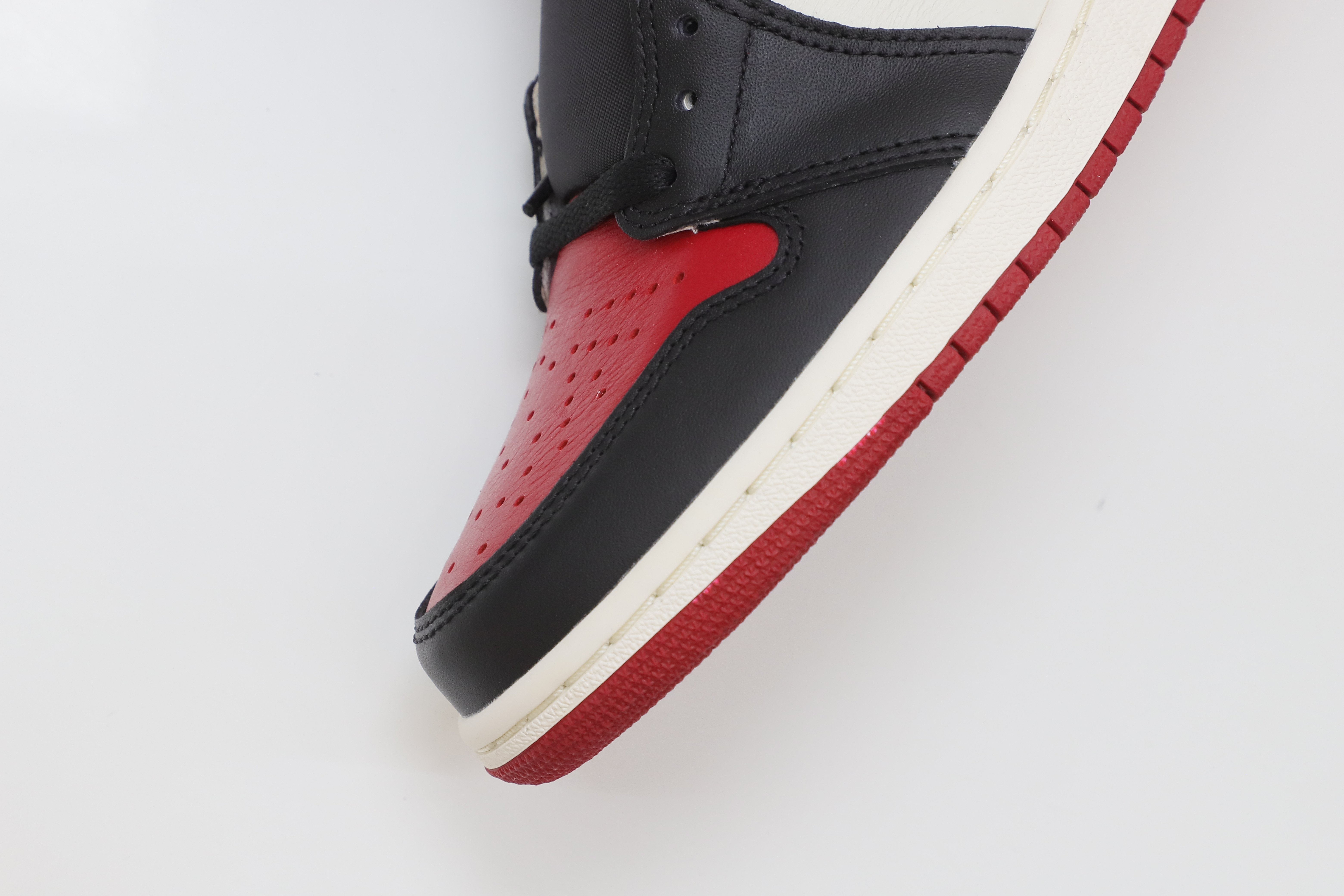 AIR JORDAN 1 RETRO HIGH OG 'BRED TOE'