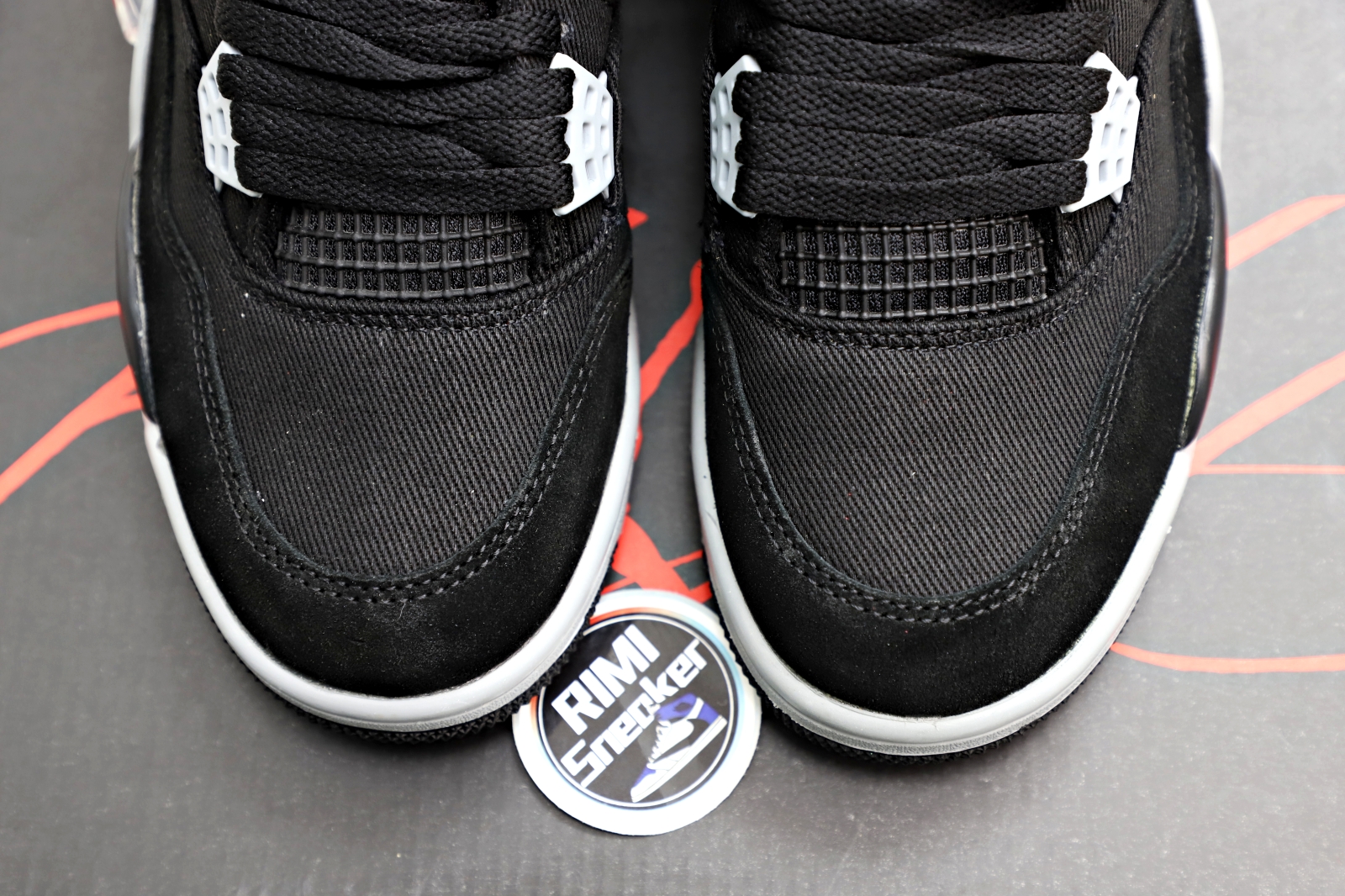 AIR JORDAN 4