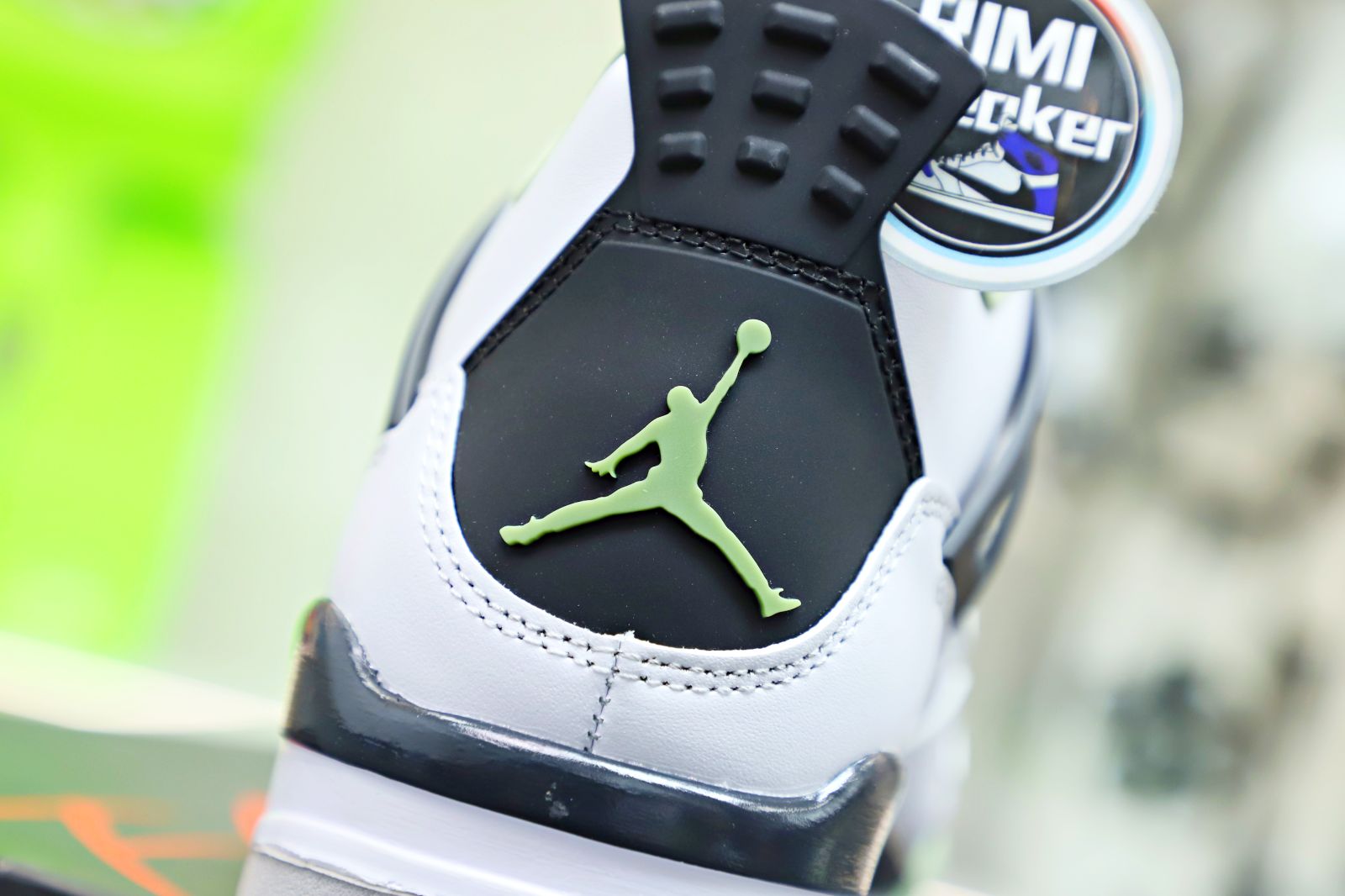 AIR JORDAN 4 