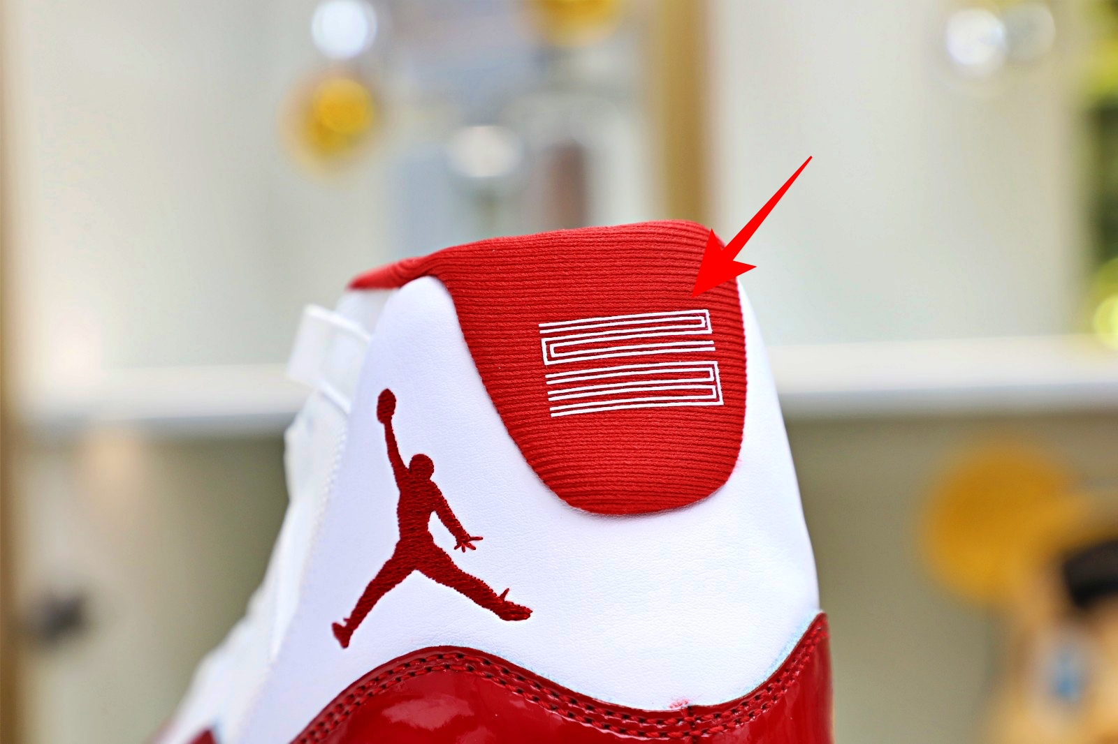AIR JORDAN 11