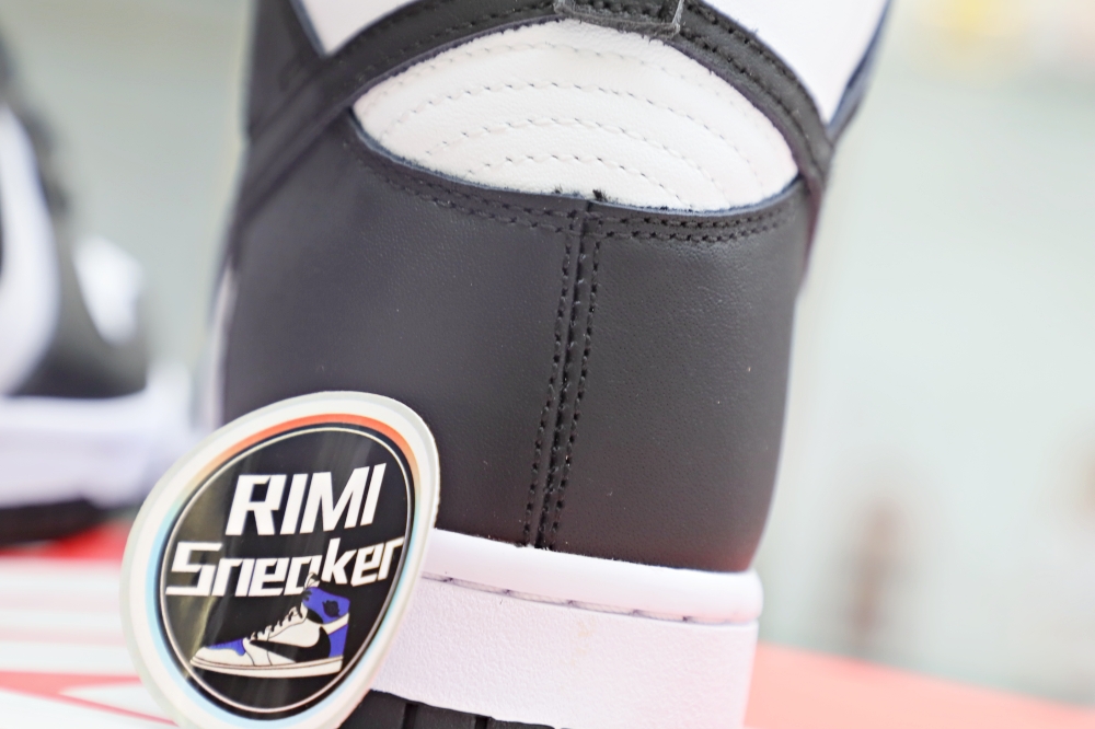 DUNK HIGH 'BLACK WHITE'