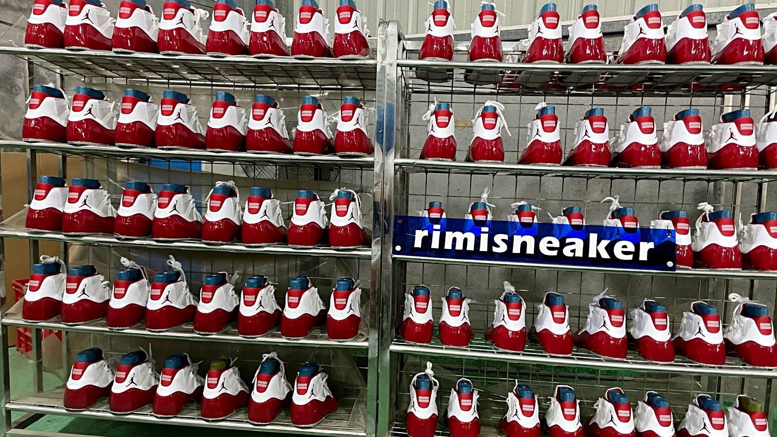 AIR JORDAN 11