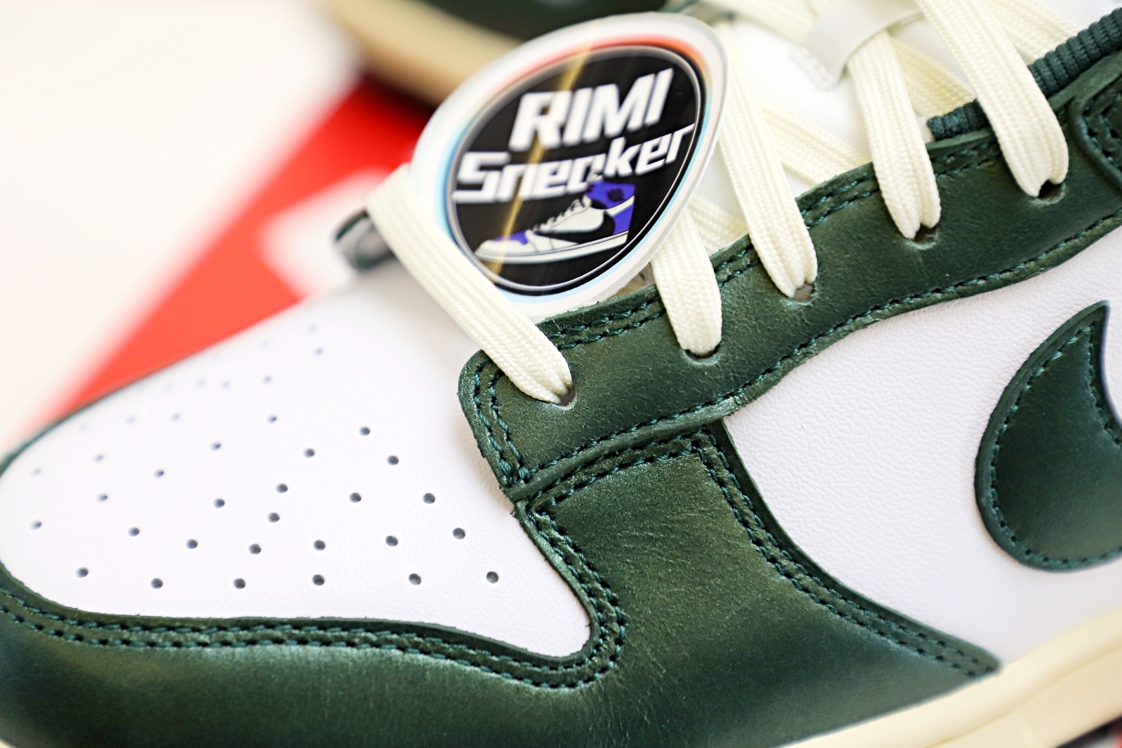 NIKE WMNS DUNK LOW 'VINTAGE GREEN'