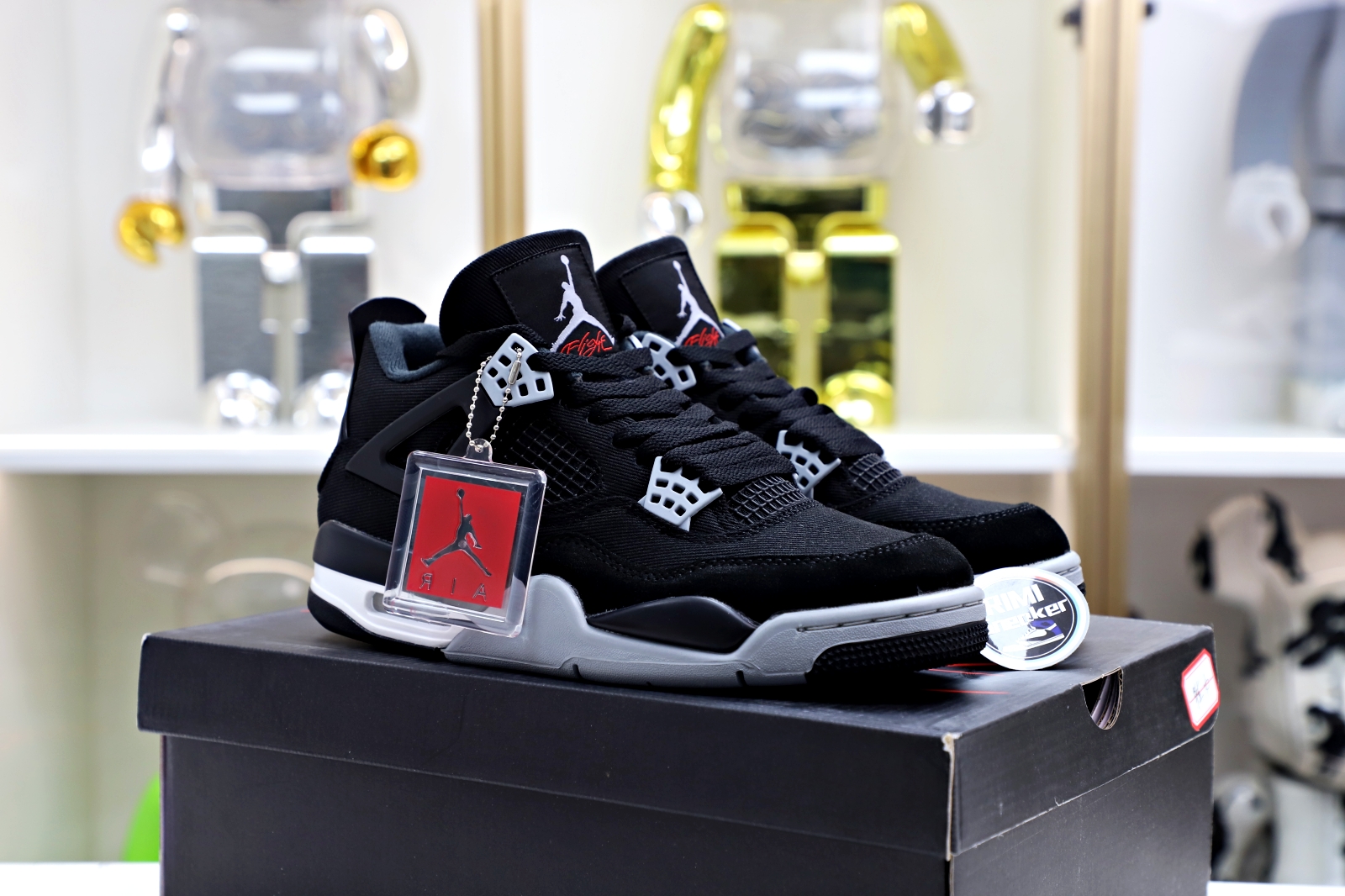 AIR JORDAN 4