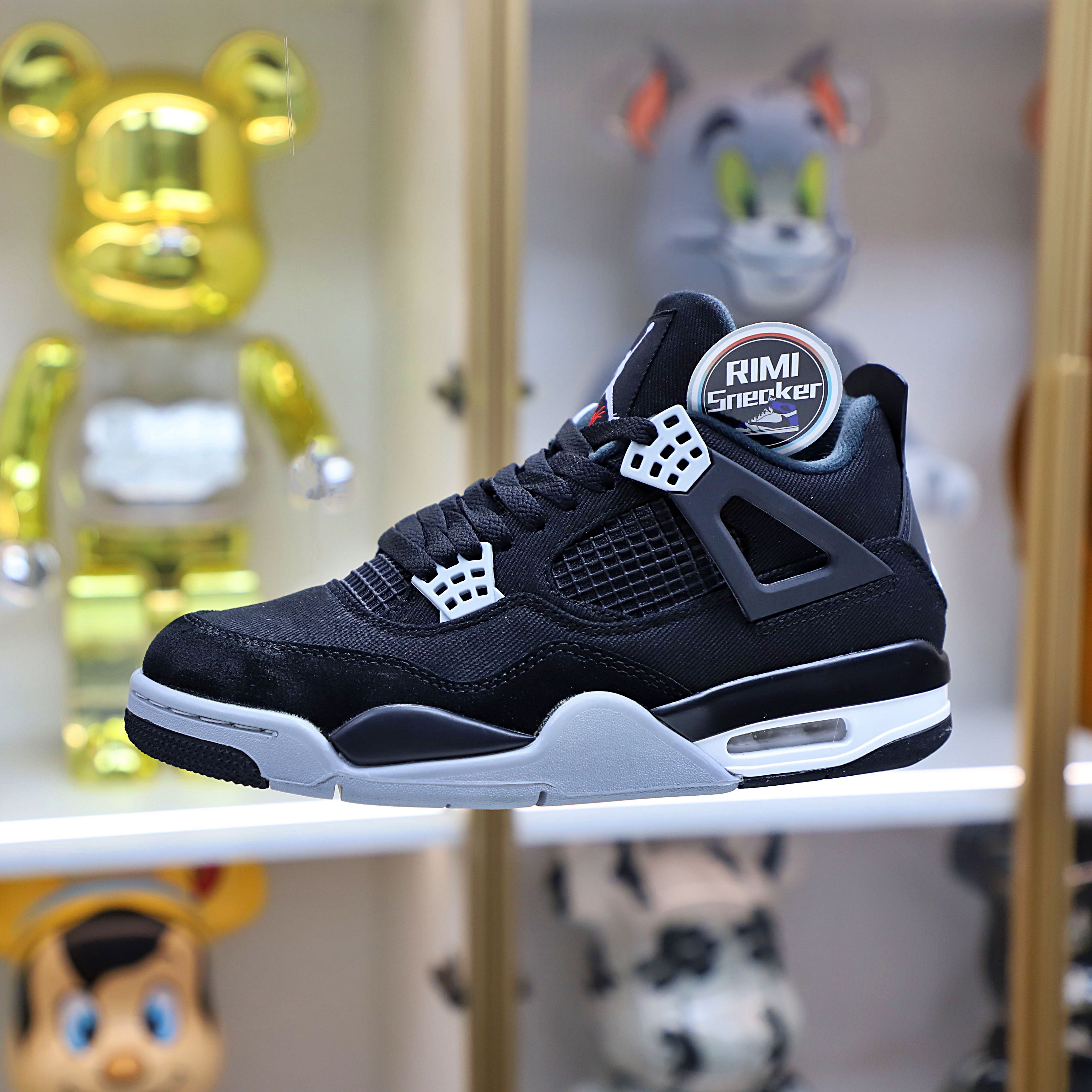 AIR JORDAN 4