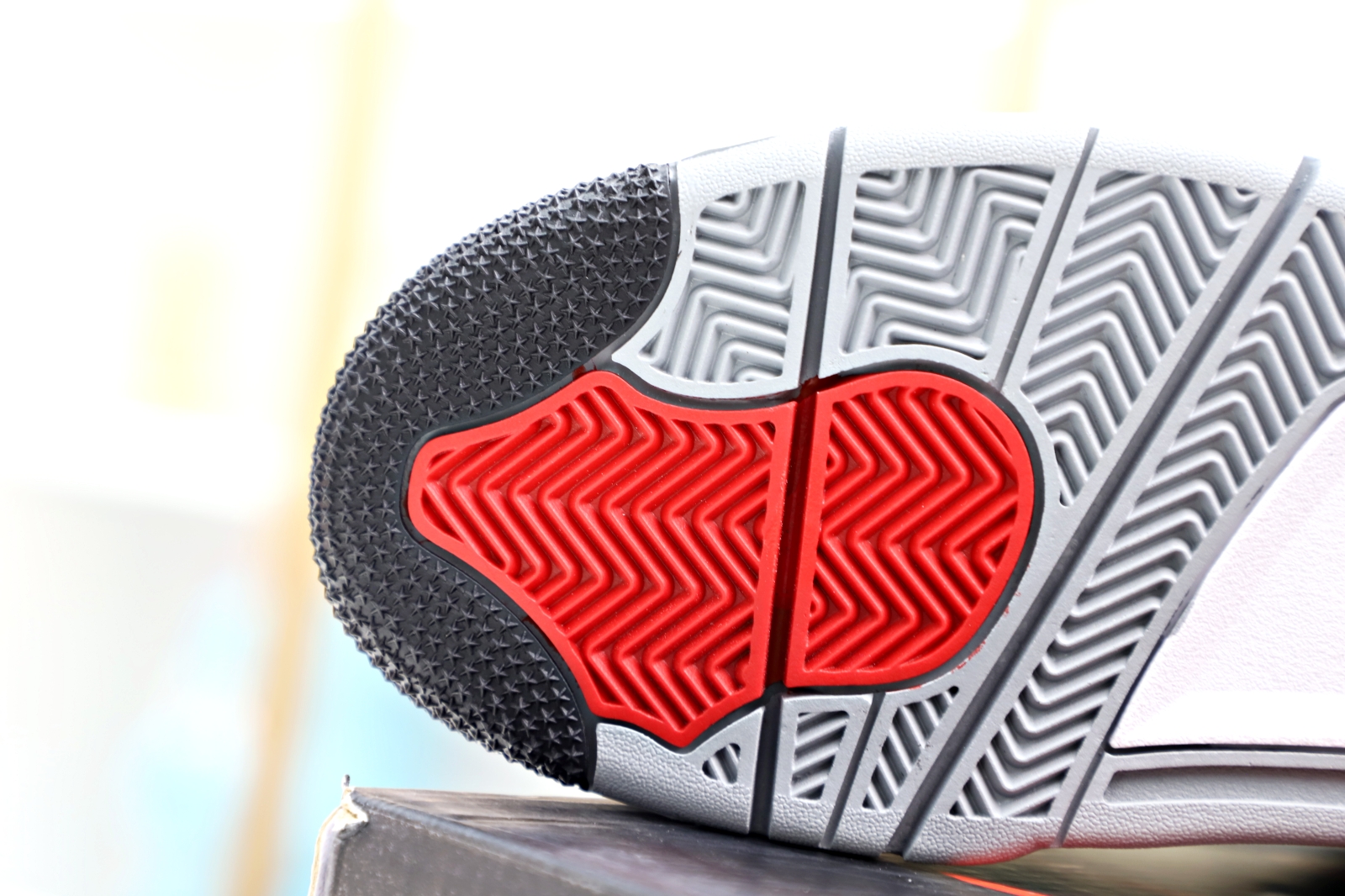 AIR JORDAN 4