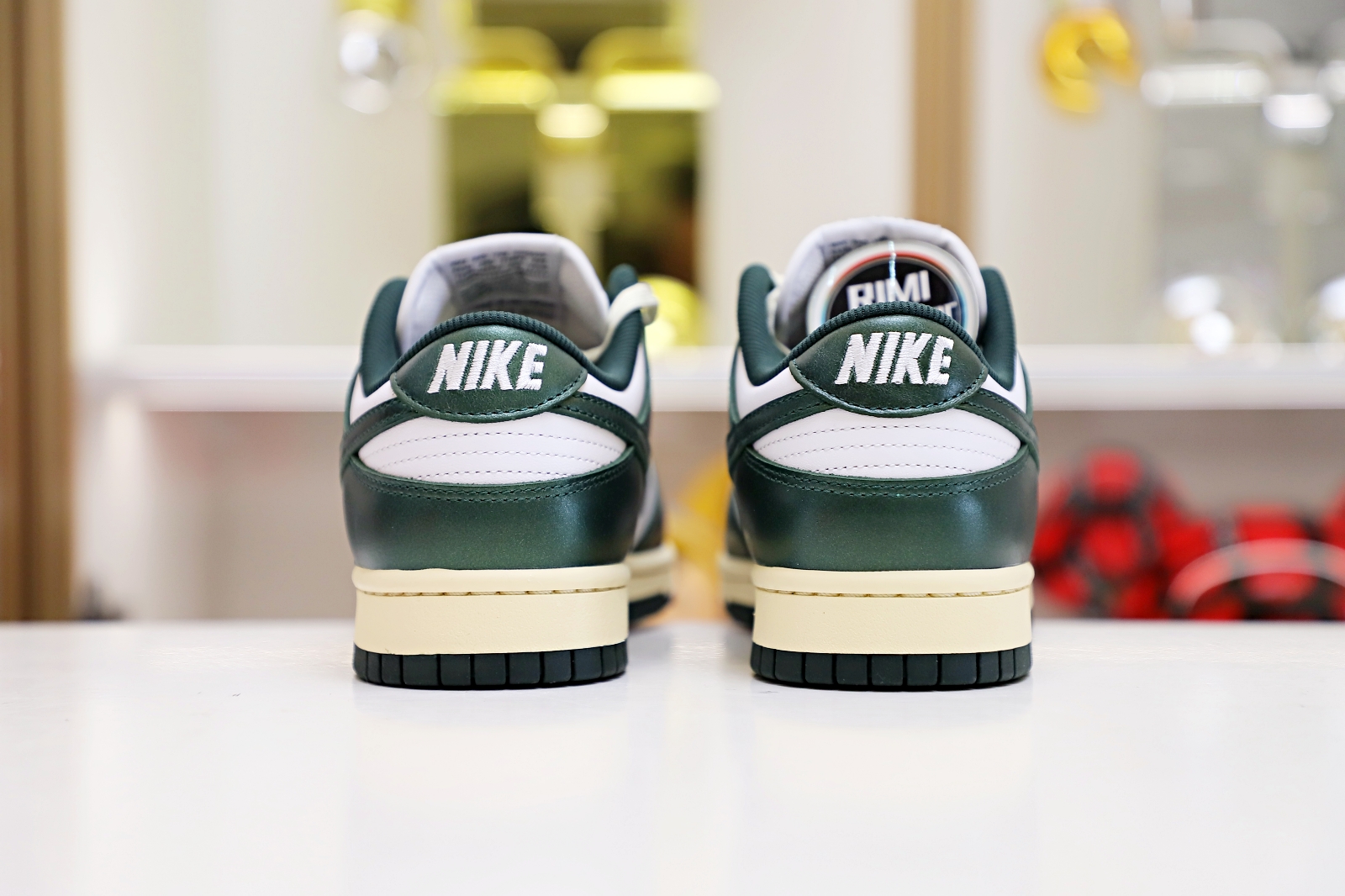 NIKE WMNS DUNK LOW 'VINTAGE GREEN'