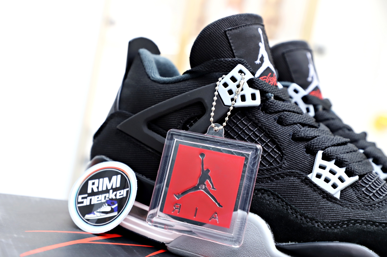 AIR JORDAN 4
