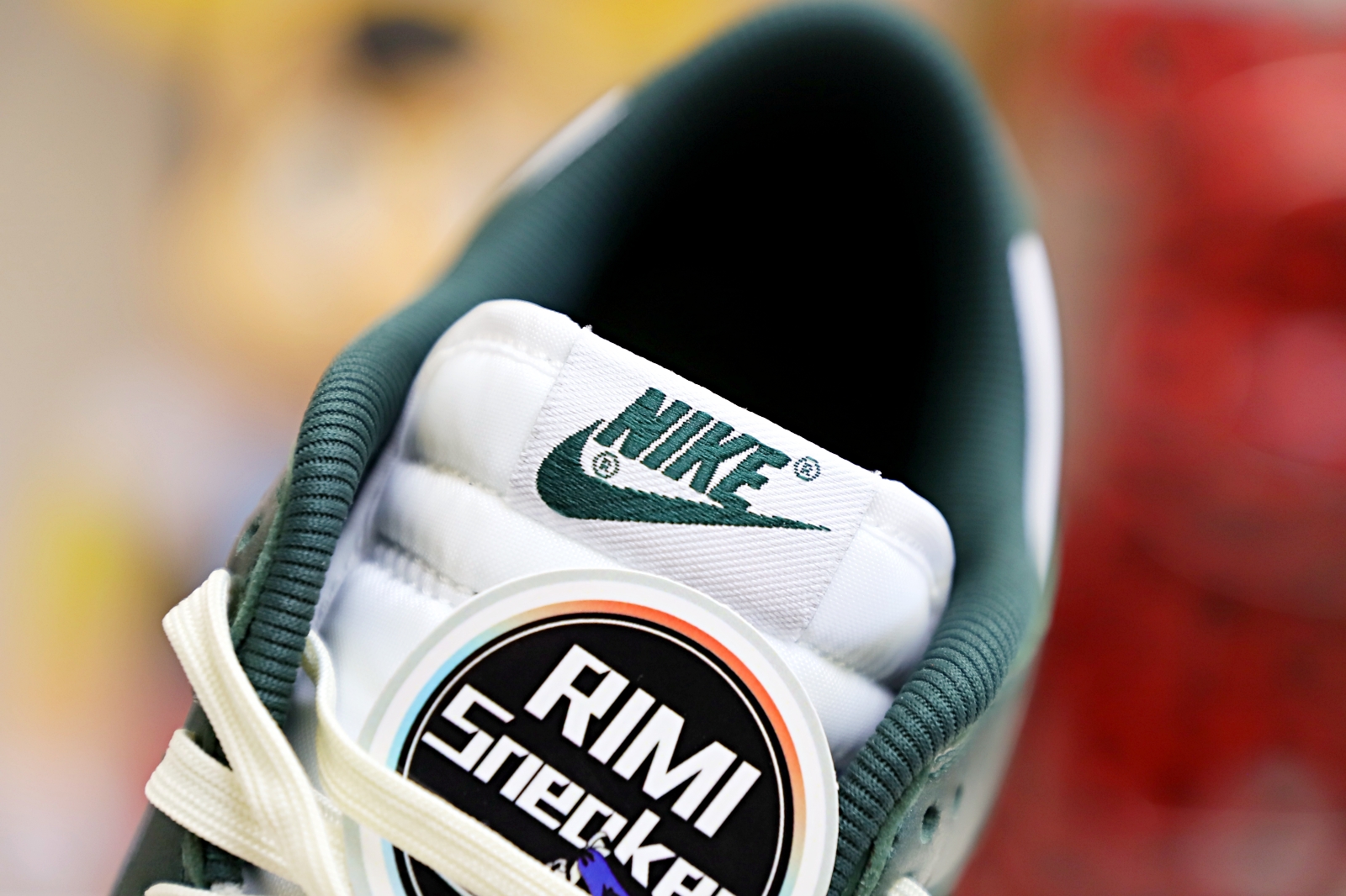 NIKE WMNS DUNK LOW 'VINTAGE GREEN'