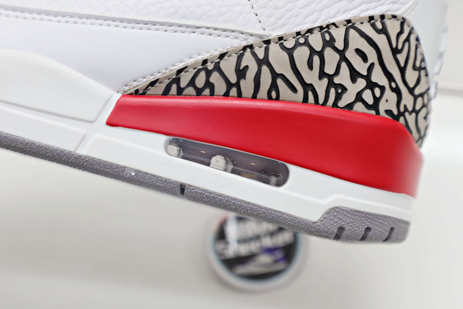 AIR JORDAN 3 RETRO 'CARDINAL RED' -116