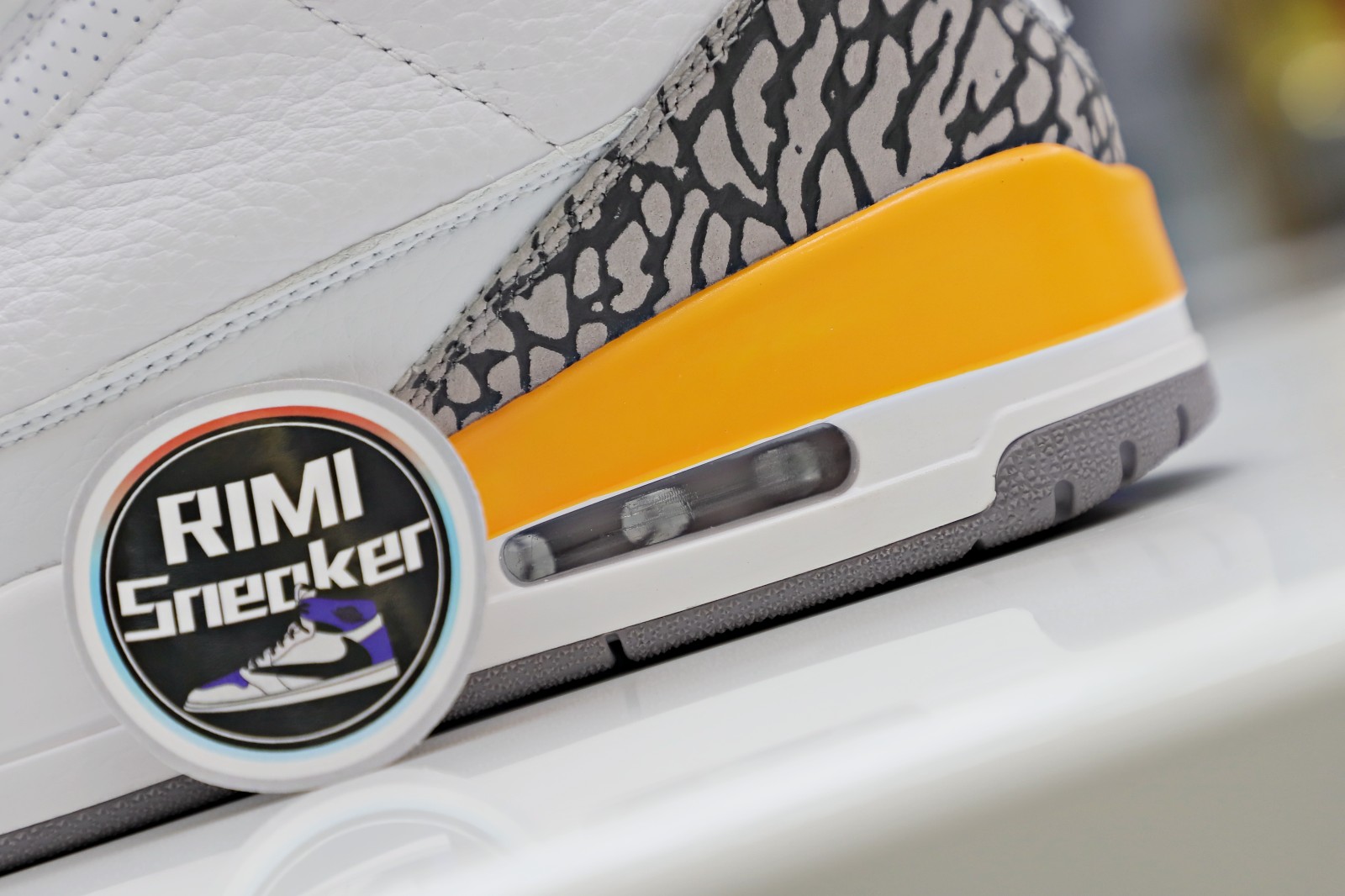 WMNS AIR JORDAN 3 RETRO 'LASER ORANGE' 白黄