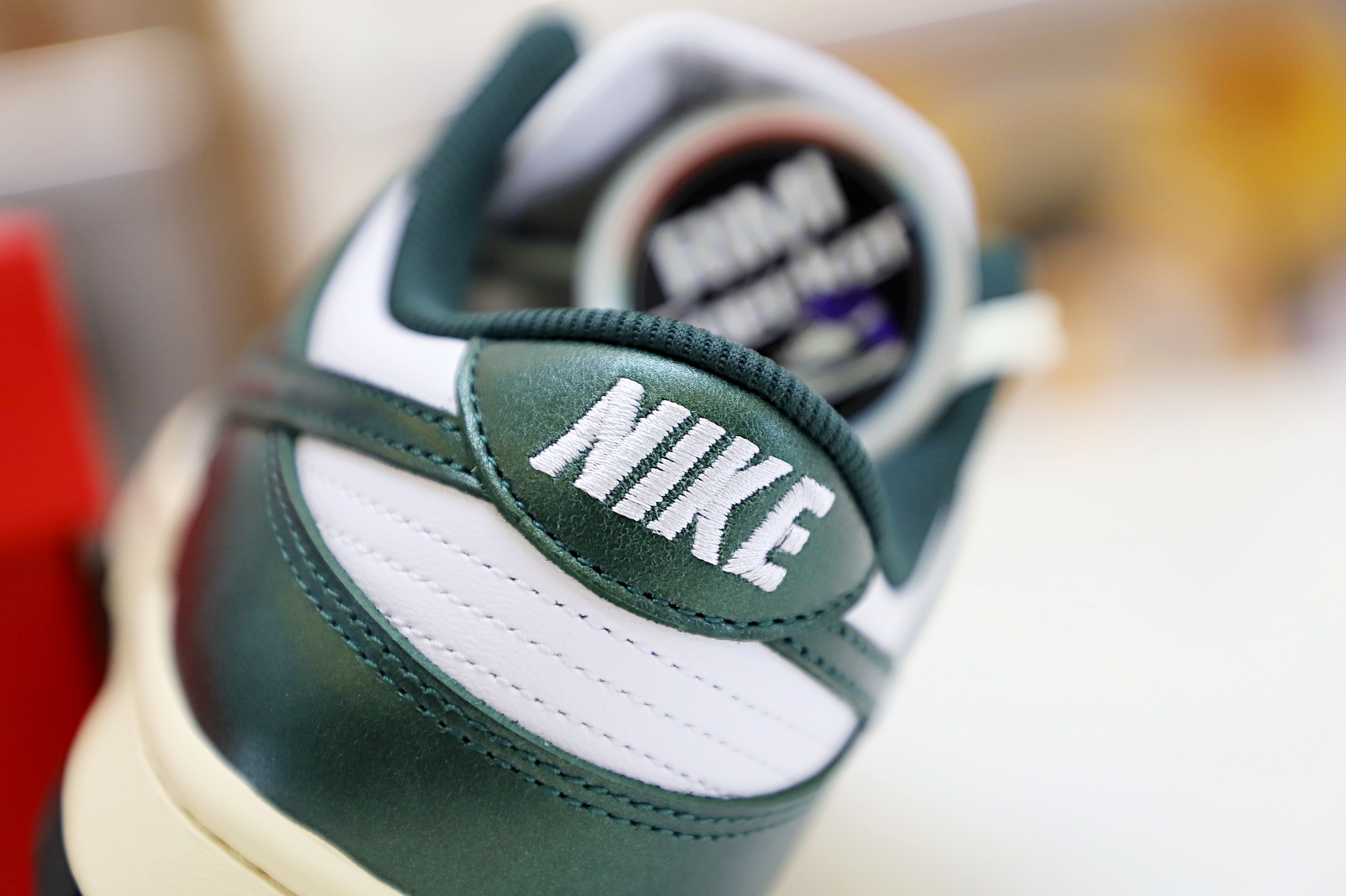 NIKE WMNS DUNK LOW 'VINTAGE GREEN'