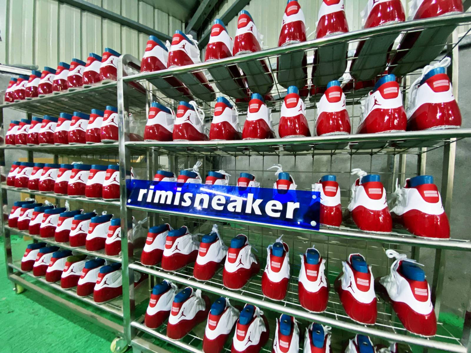 AIR JORDAN 11
