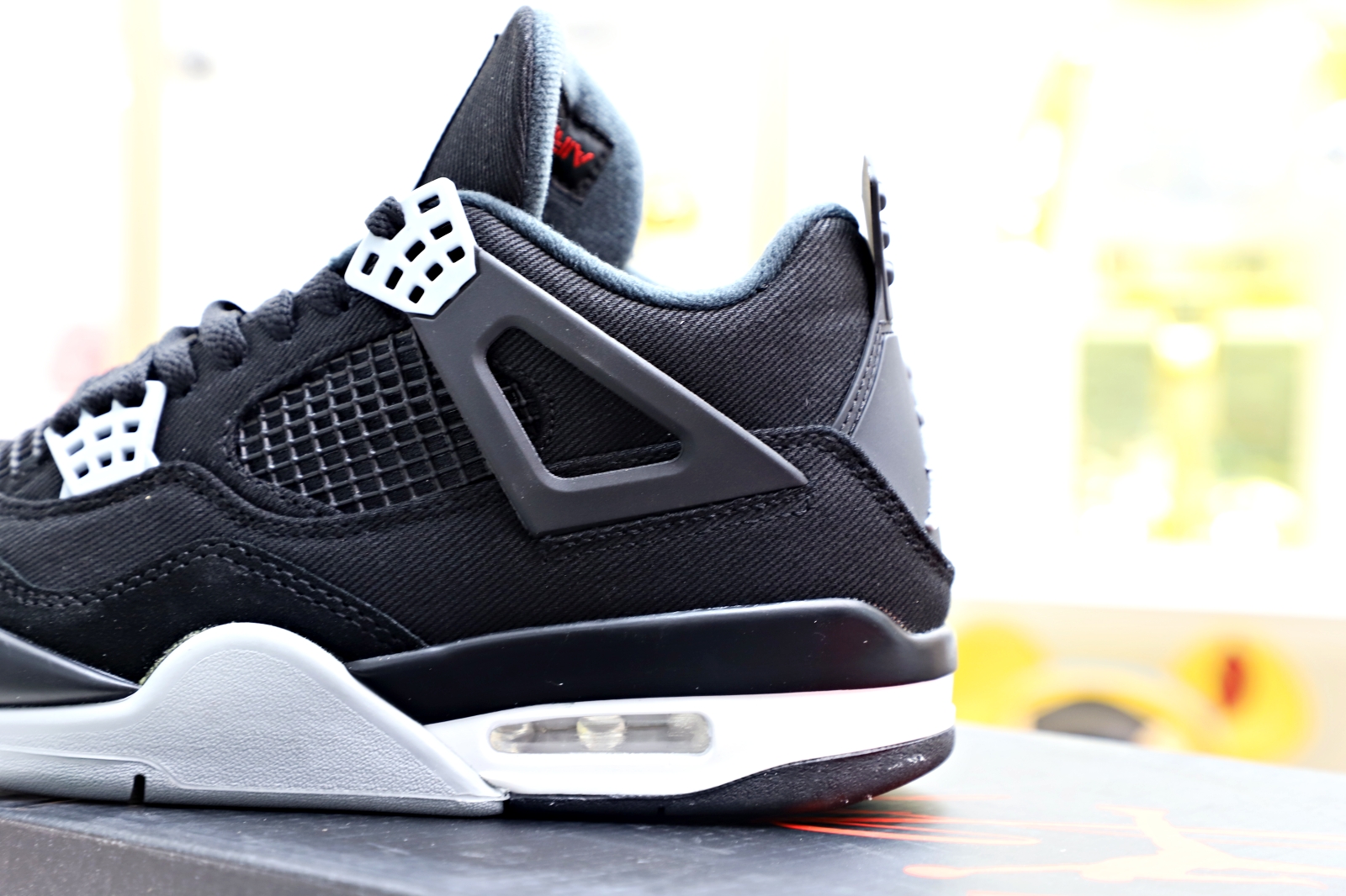 AIR JORDAN 4
