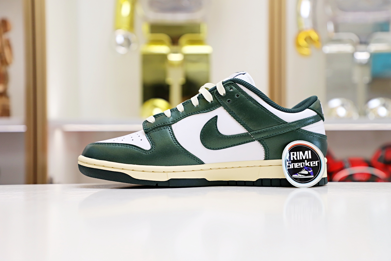 NIKE WMNS DUNK LOW 'VINTAGE GREEN'