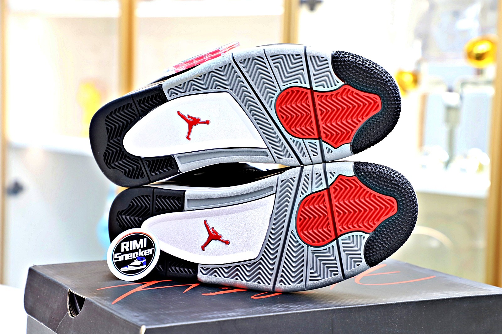 AIR JORDAN 4