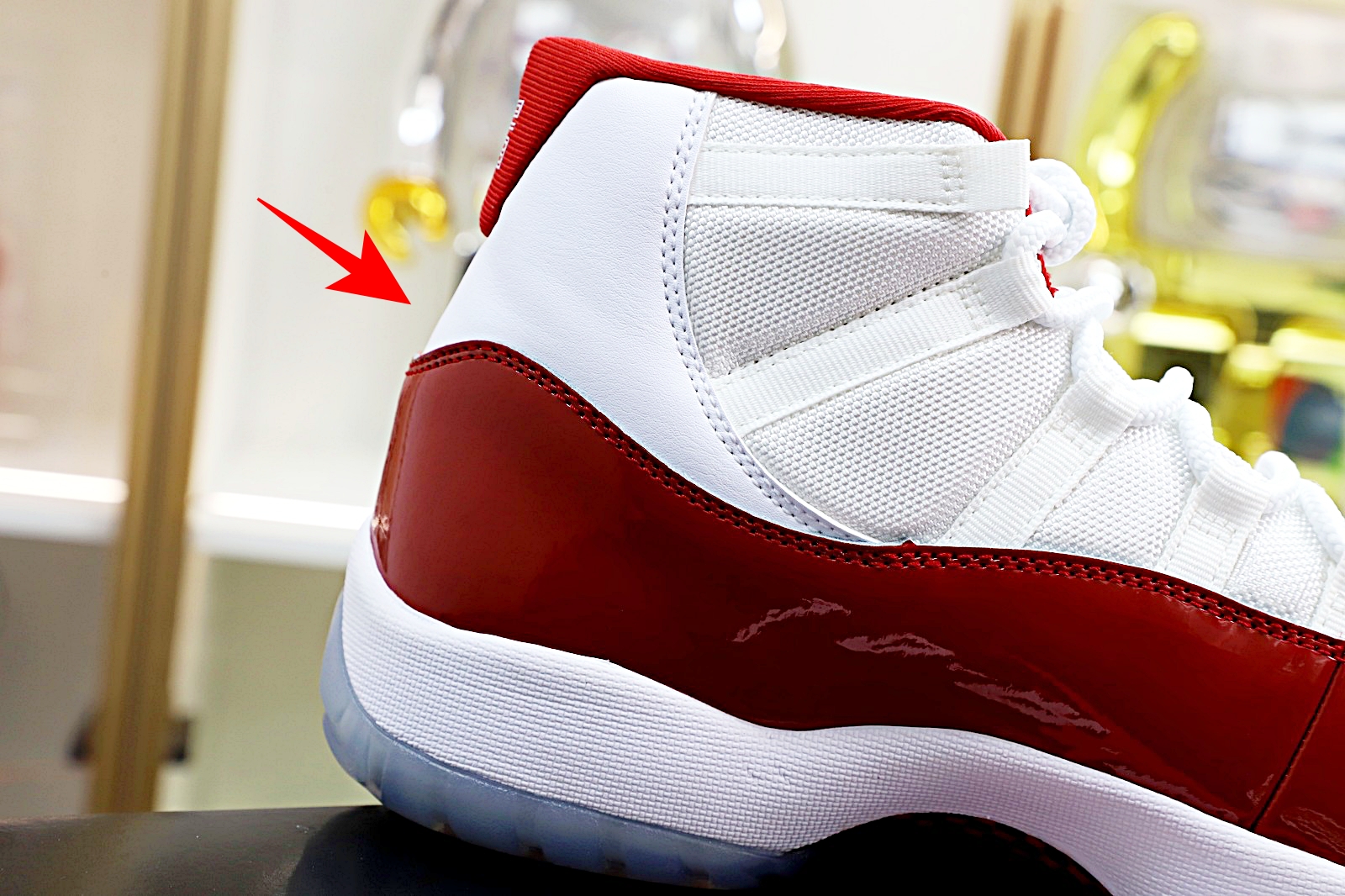 AIR JORDAN 11
