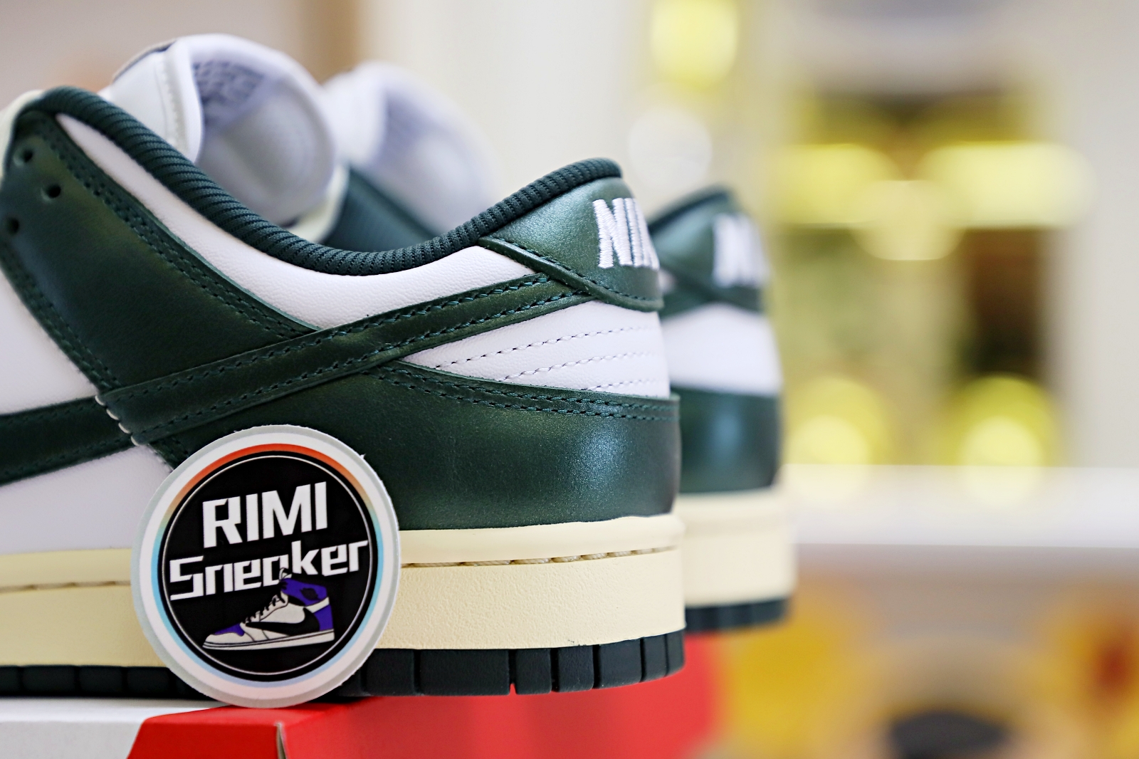NIKE WMNS DUNK LOW 'VINTAGE GREEN'