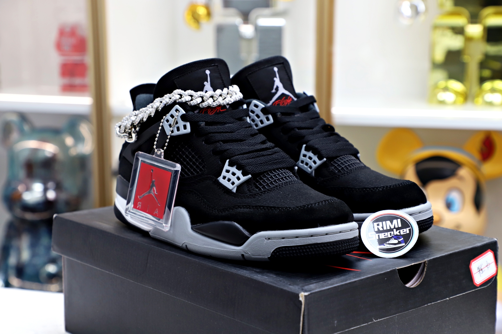 AIR JORDAN 4