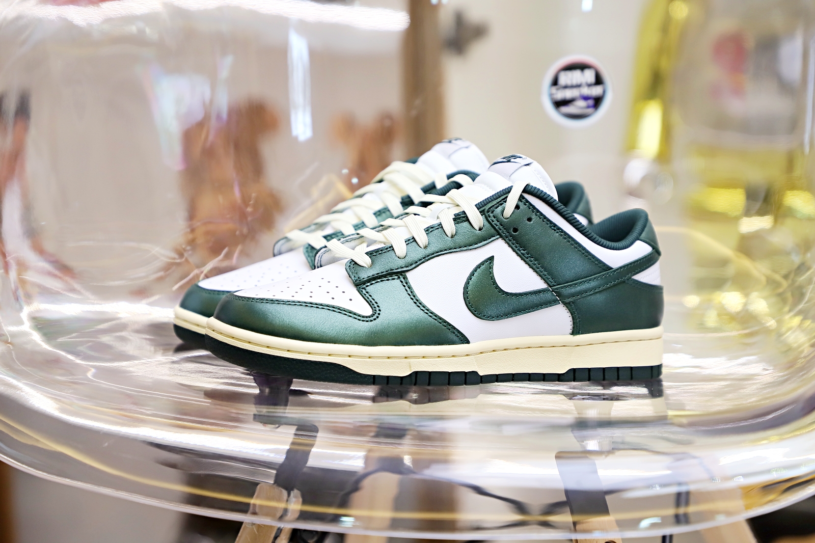 NIKE WMNS DUNK LOW 'VINTAGE GREEN'